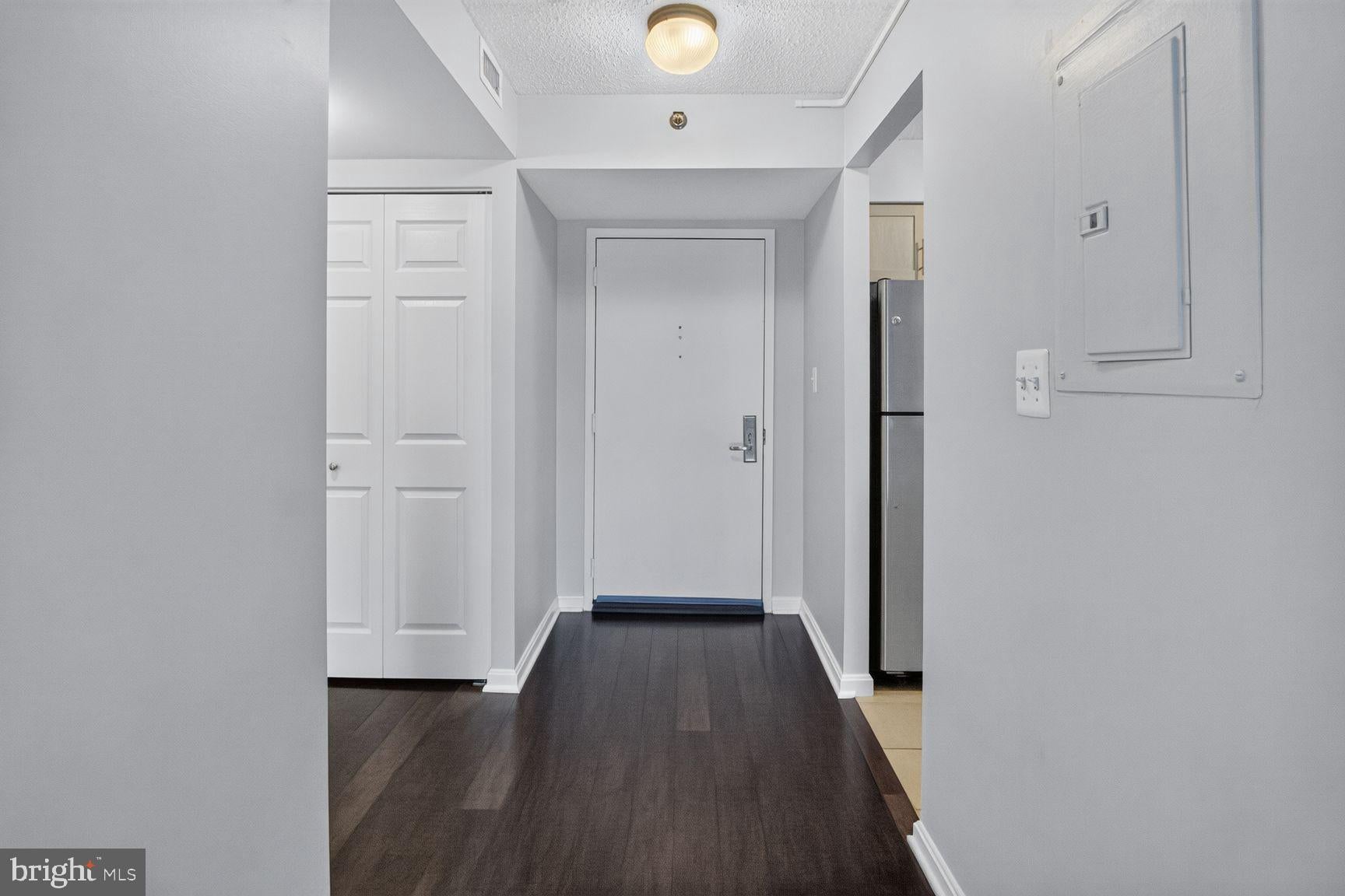 10101 GROSVENOR PLACE 818