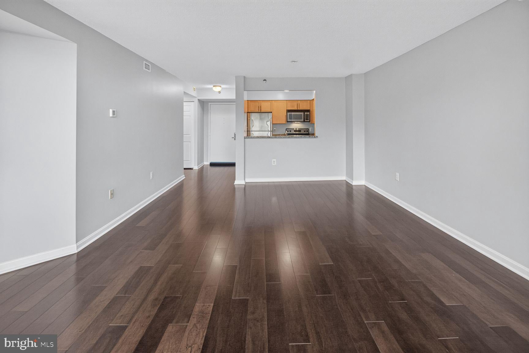 10101 GROSVENOR PLACE 818