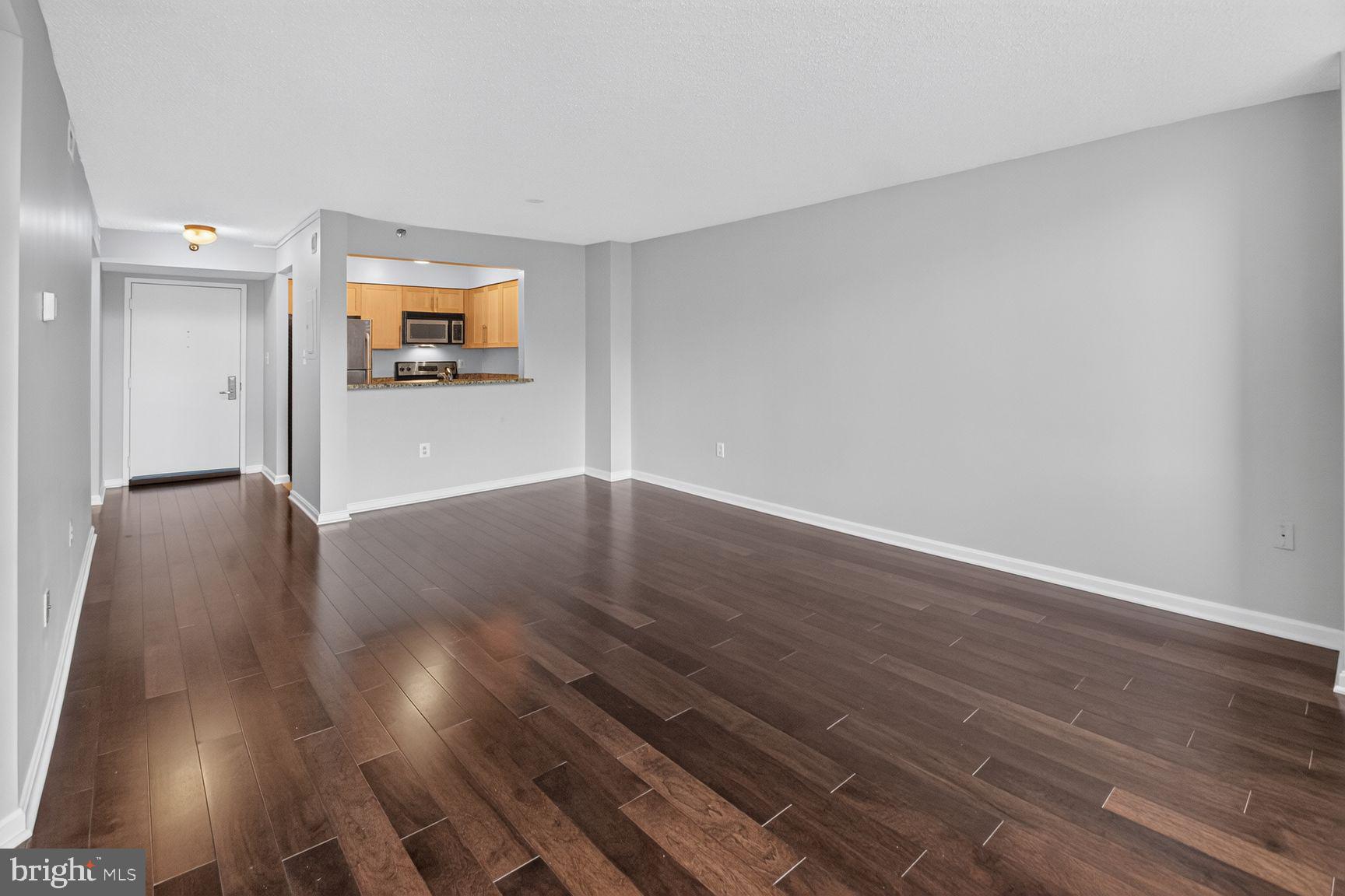 10101 GROSVENOR PLACE 818