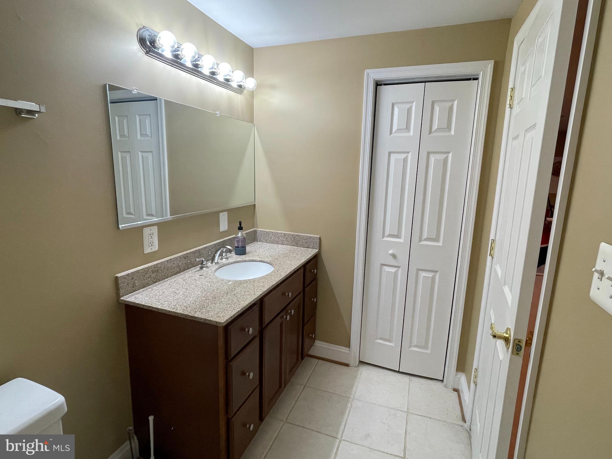 ASHBURN VILLAGE - Residential Lease