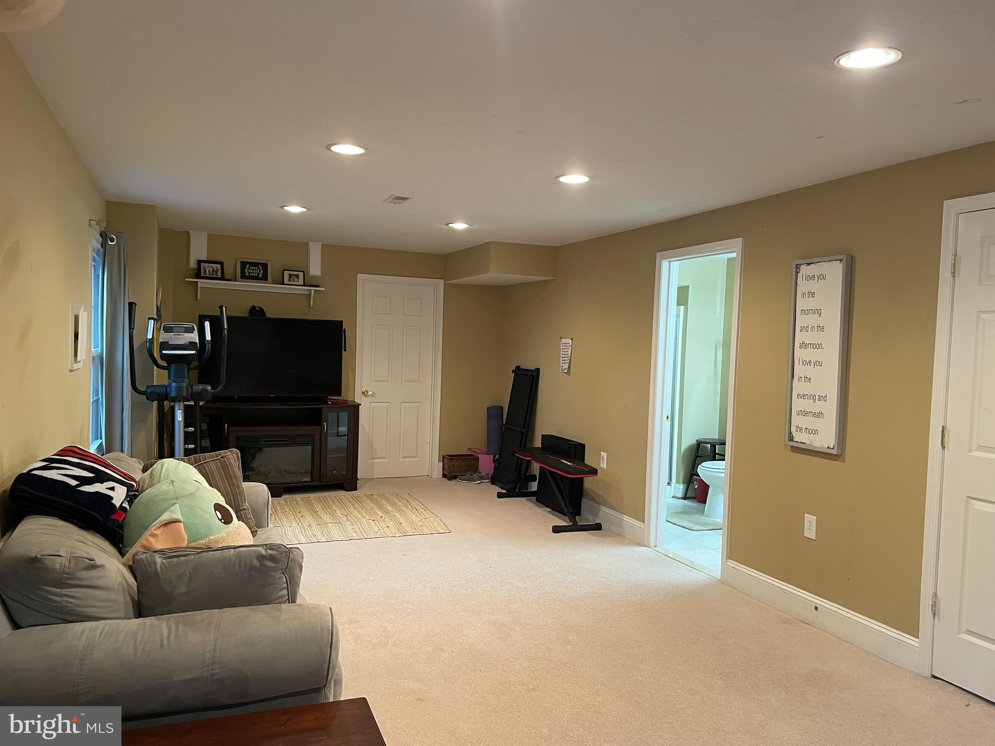 ASHBURN VILLAGE - Residential Lease