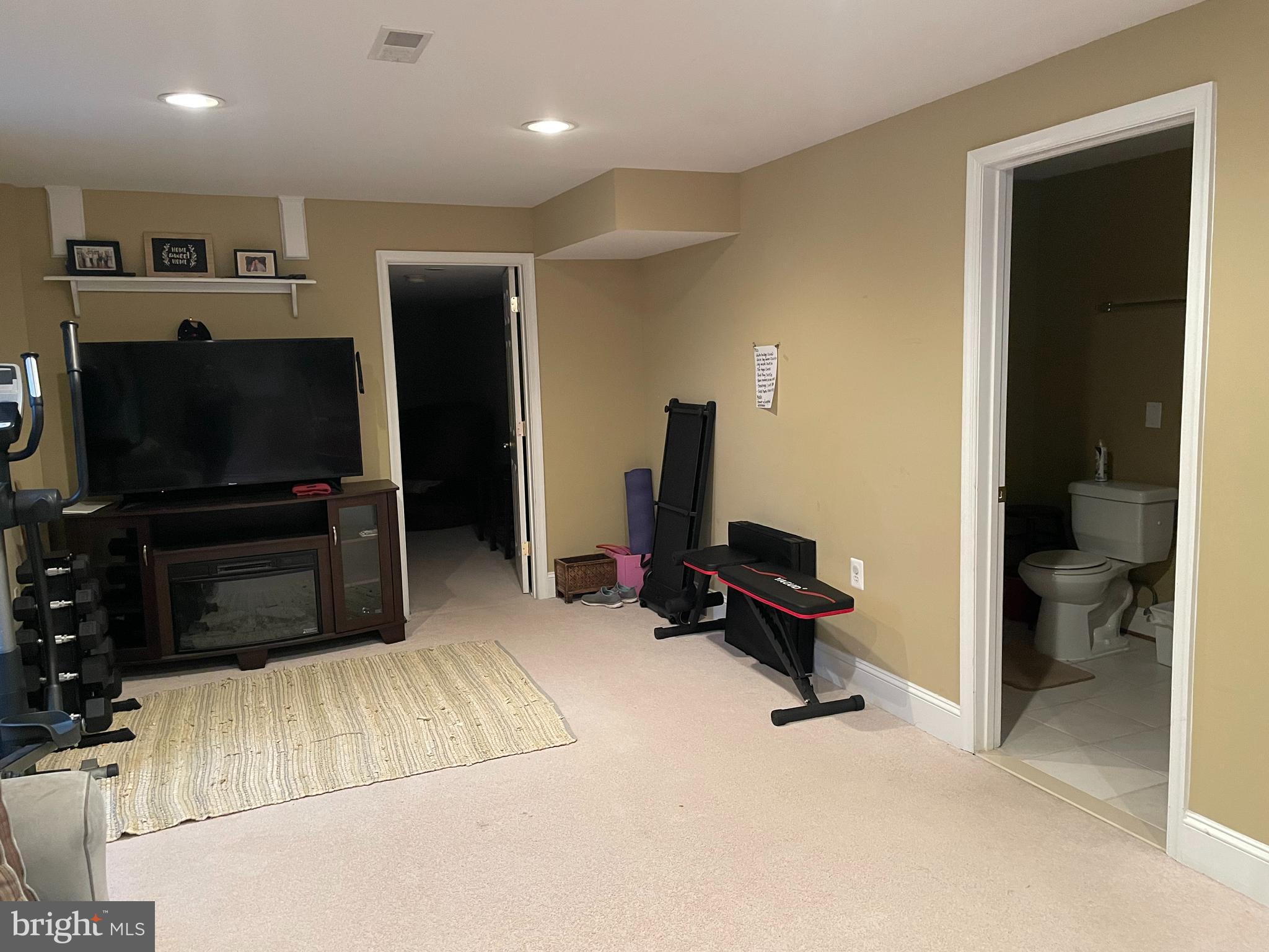 ASHBURN VILLAGE - Residential Lease