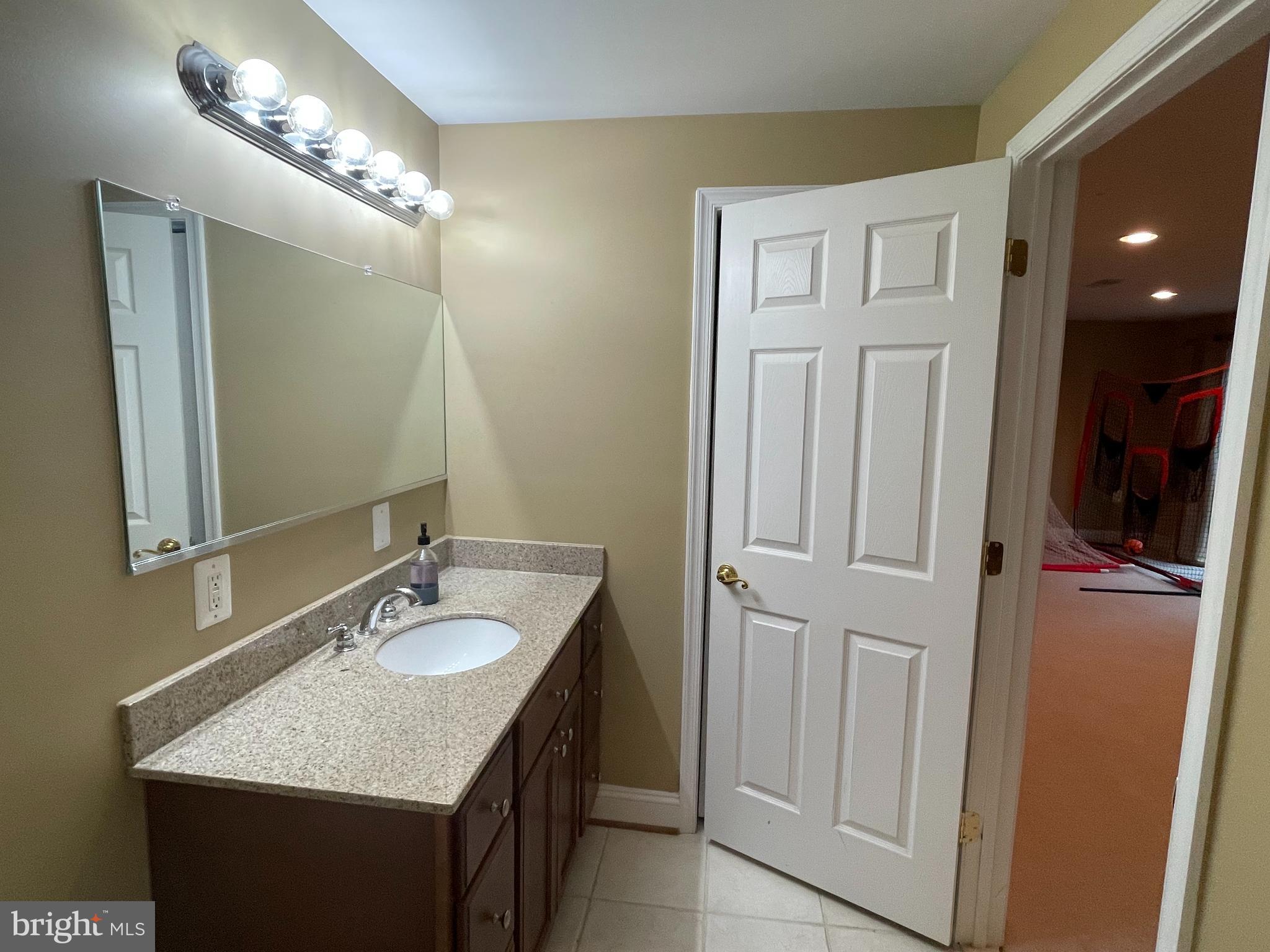 ASHBURN VILLAGE - Residential Lease