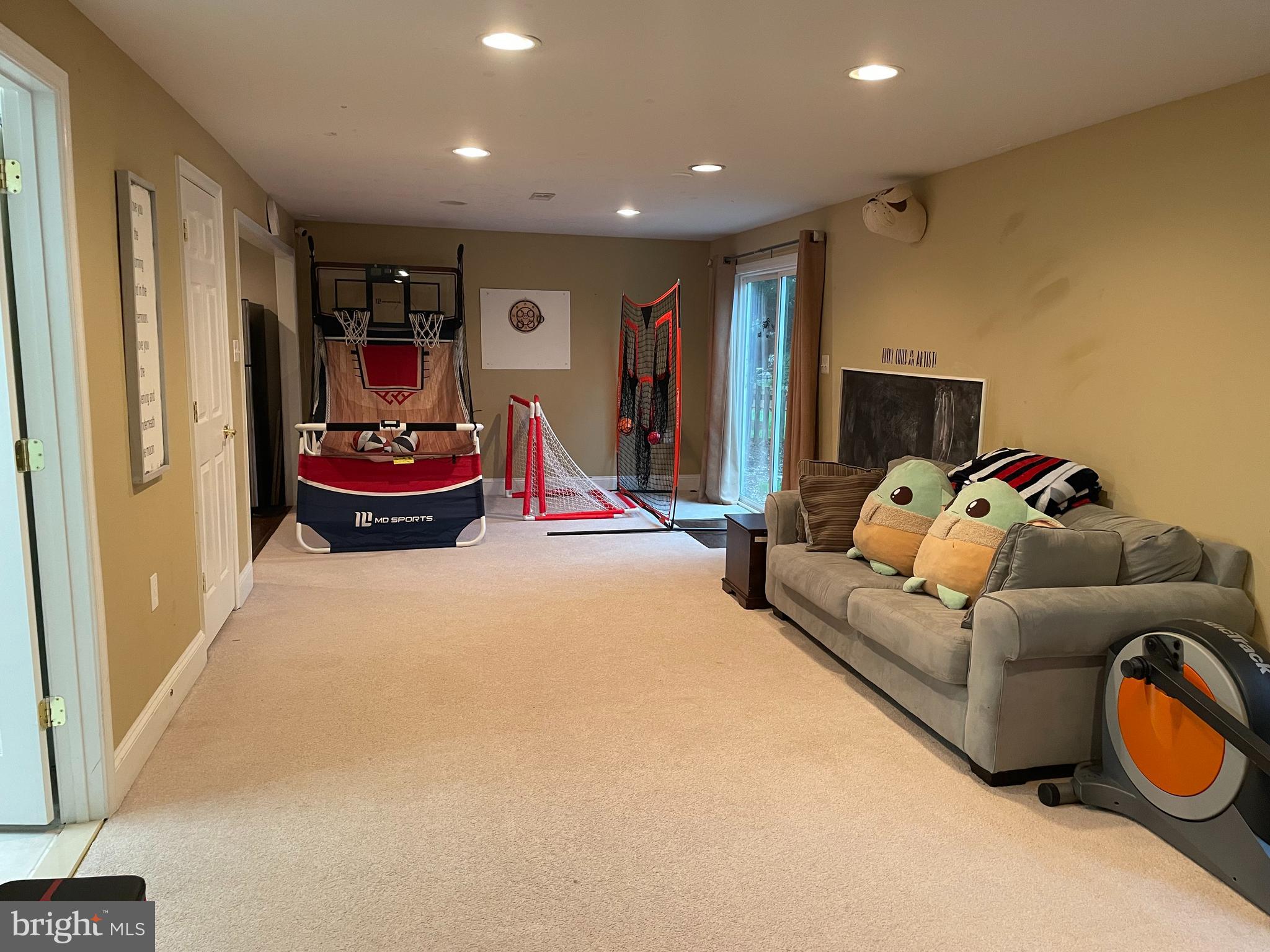 ASHBURN VILLAGE - Residential Lease