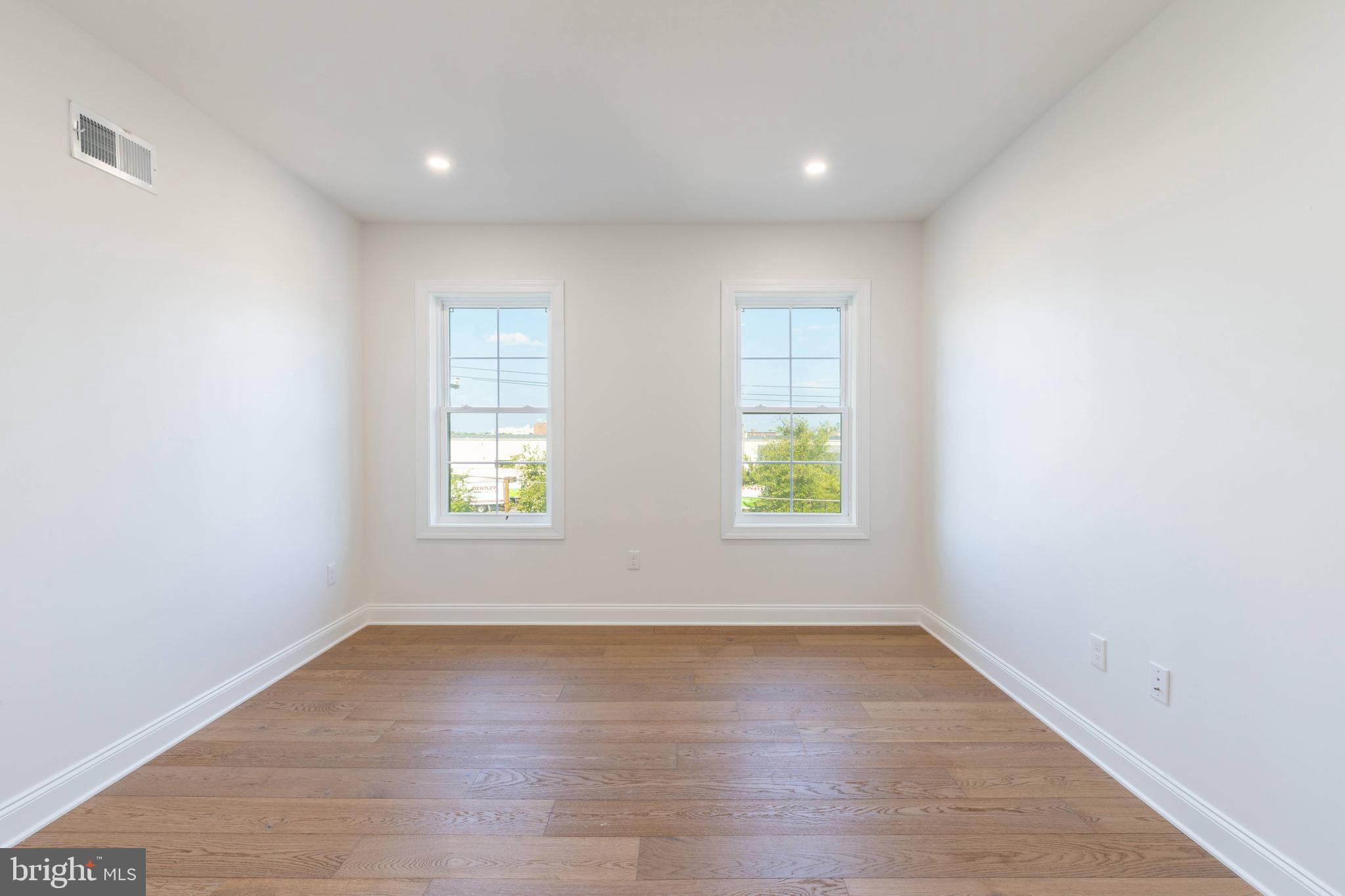 OLDE KENSINGTON - Residential Lease