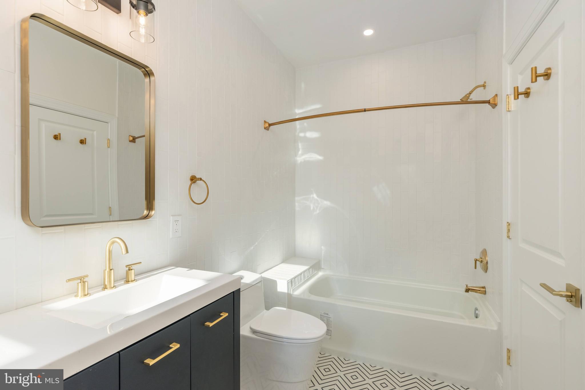 OLDE KENSINGTON - Residential Lease