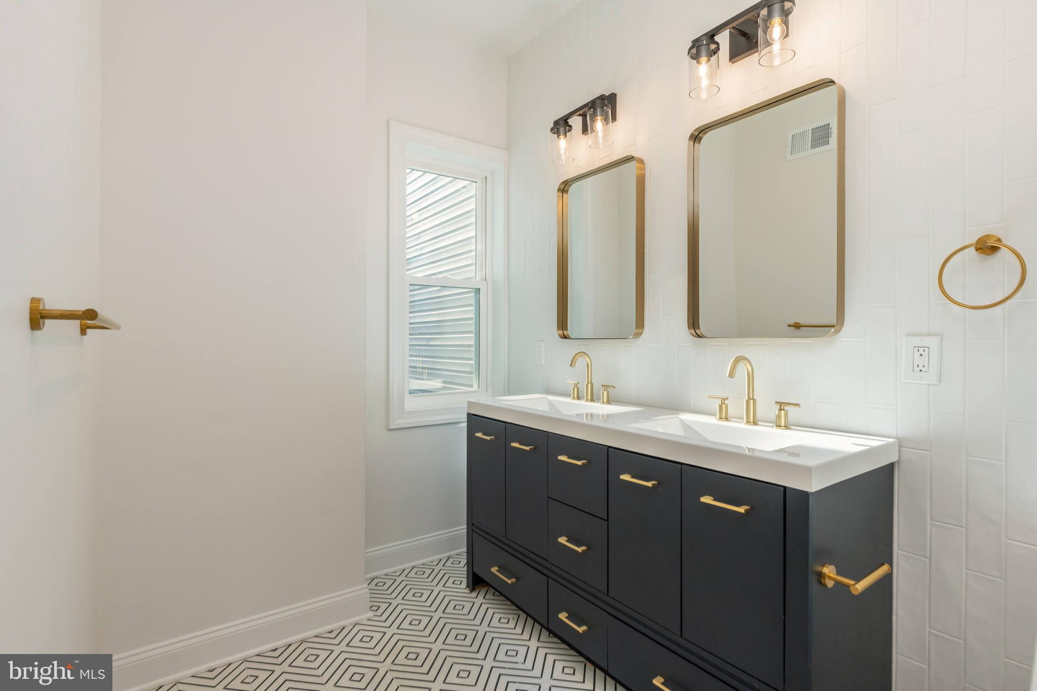 OLDE KENSINGTON - Residential Lease