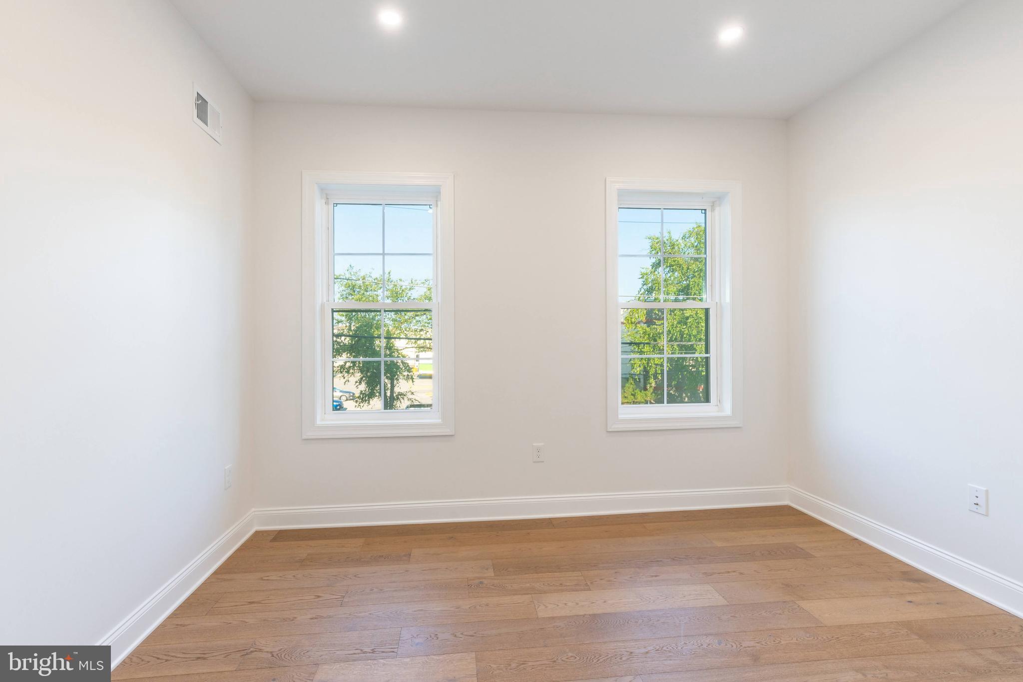 OLDE KENSINGTON - Residential Lease