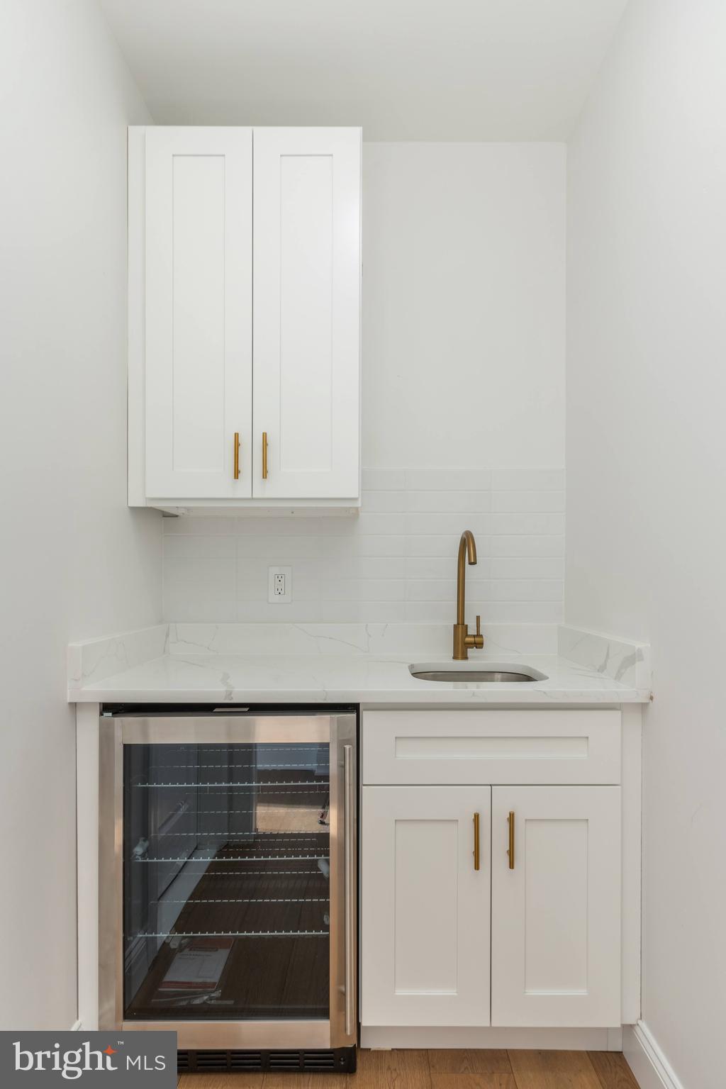 OLDE KENSINGTON - Residential Lease