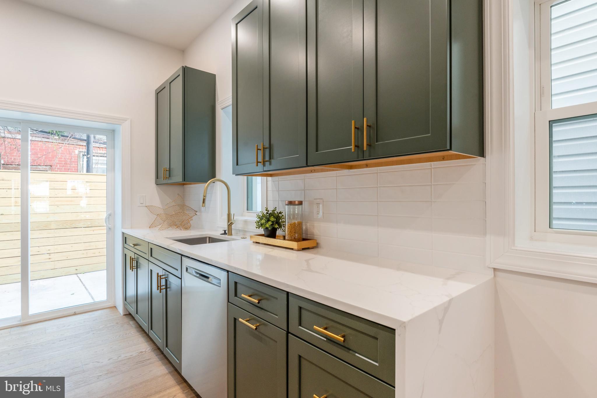 OLDE KENSINGTON - Residential Lease