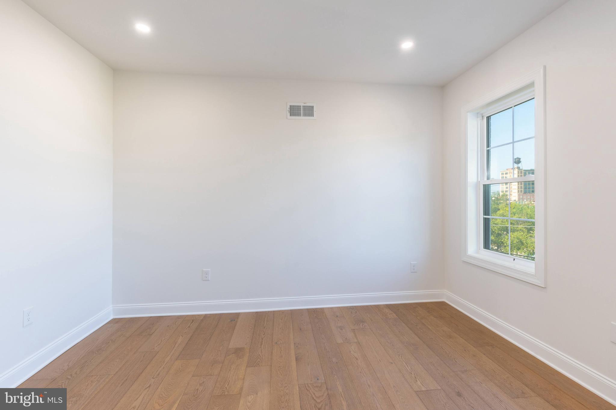 OLDE KENSINGTON - Residential Lease