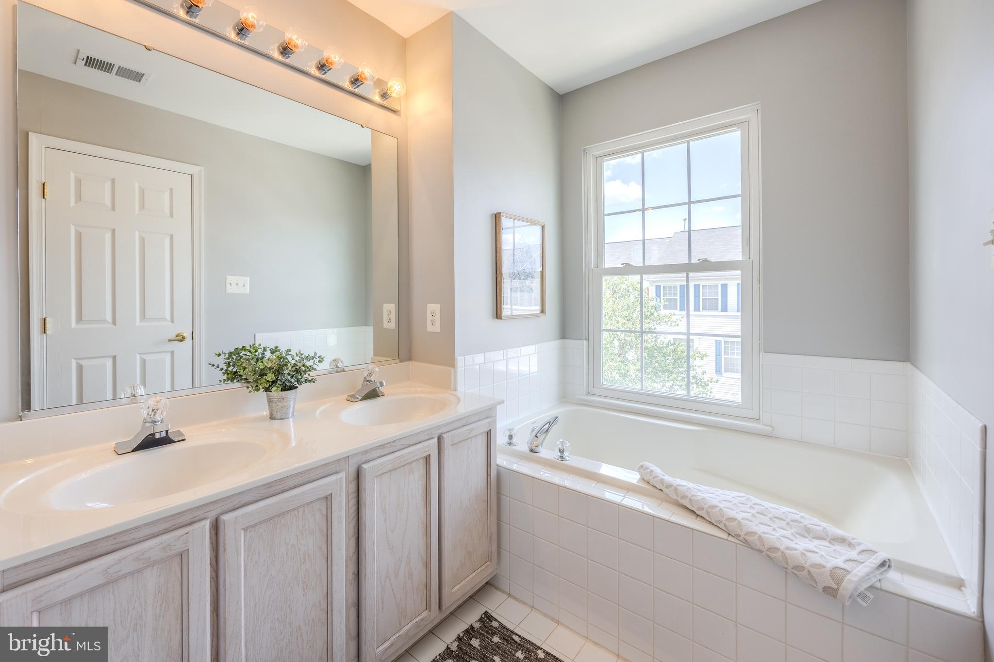 APPLEGATE NORTH - Residential