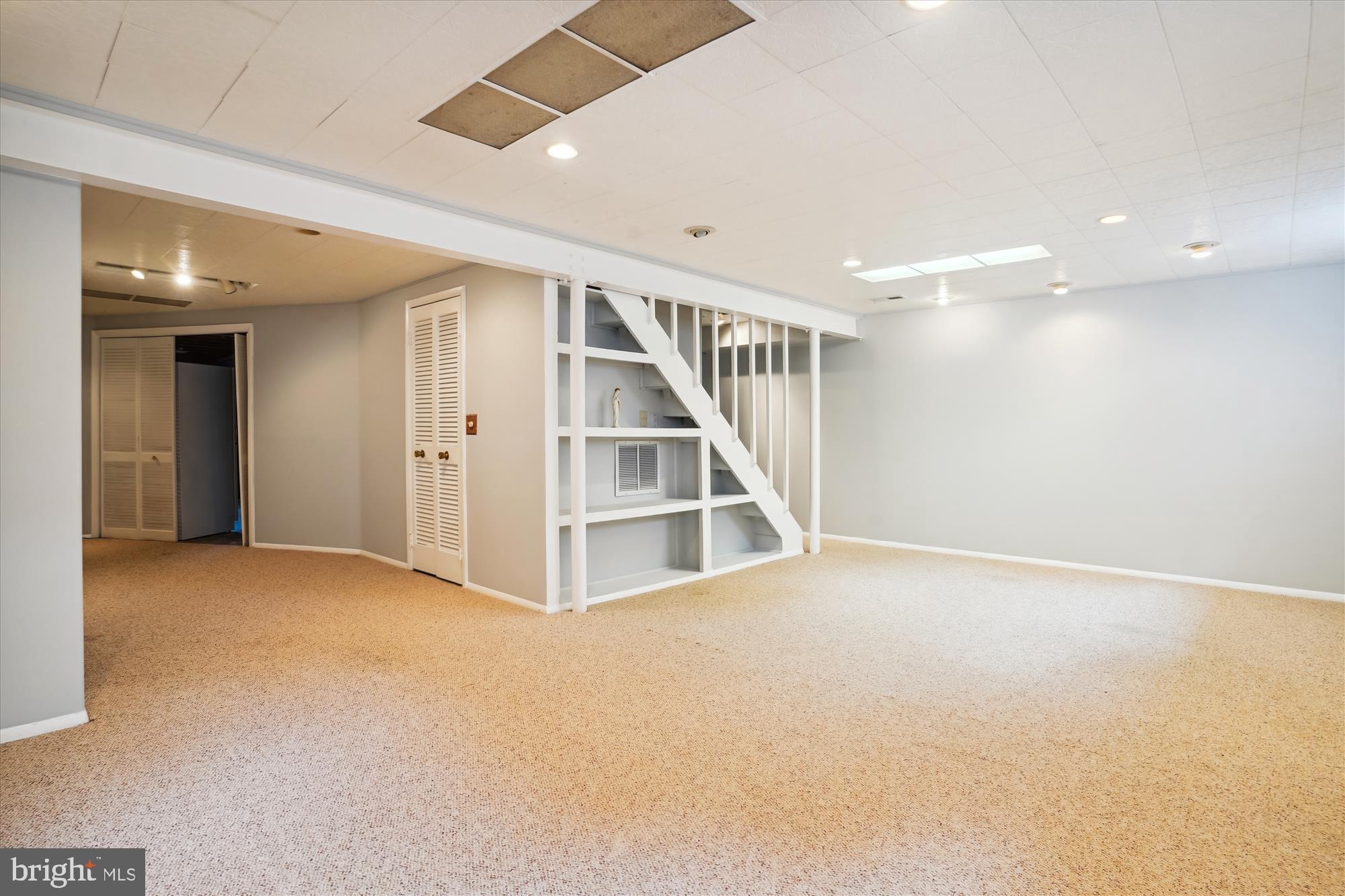 HAYFIELD FARM - Residential