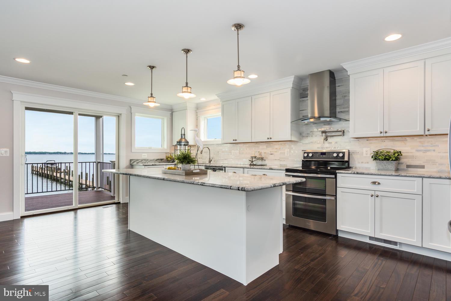 SELBY ON THE BAY - Residential