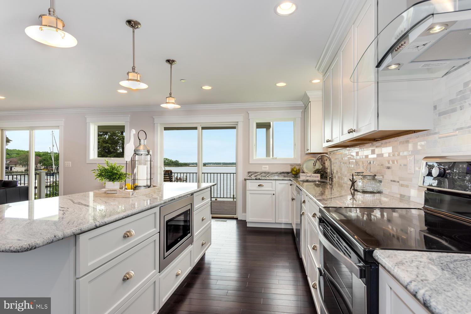 SELBY ON THE BAY - Residential