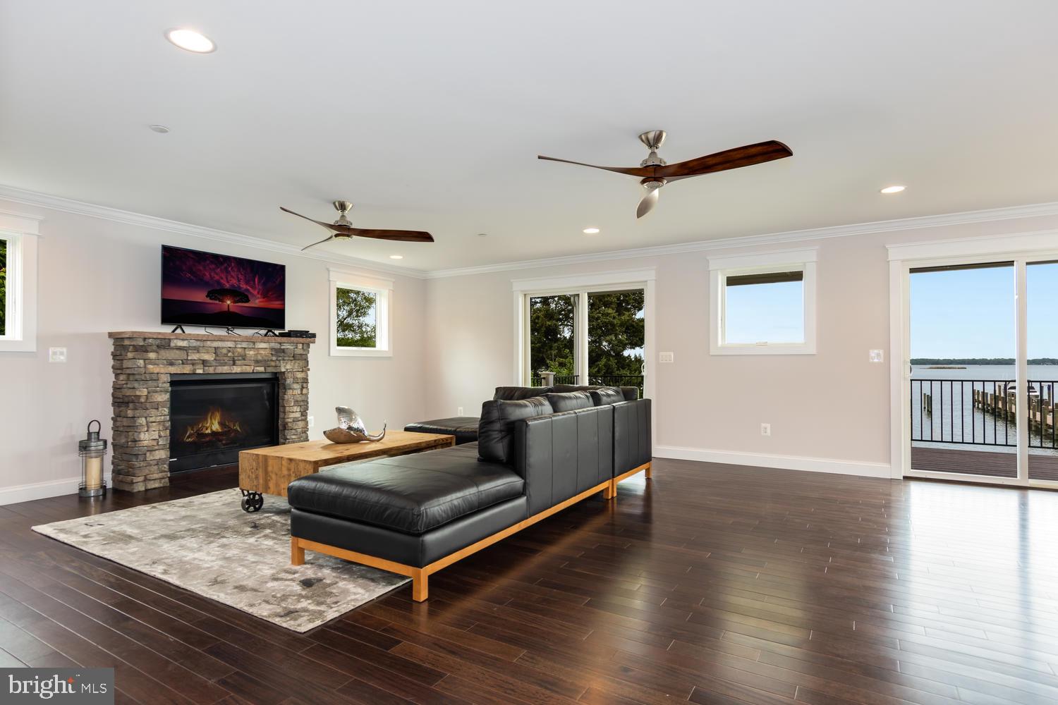 SELBY ON THE BAY - Residential