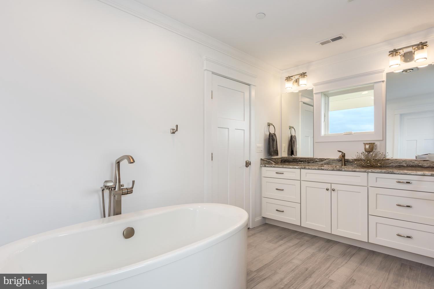 SELBY ON THE BAY - Residential