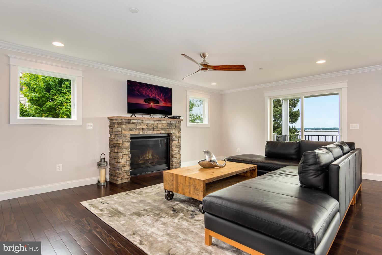 SELBY ON THE BAY - Residential