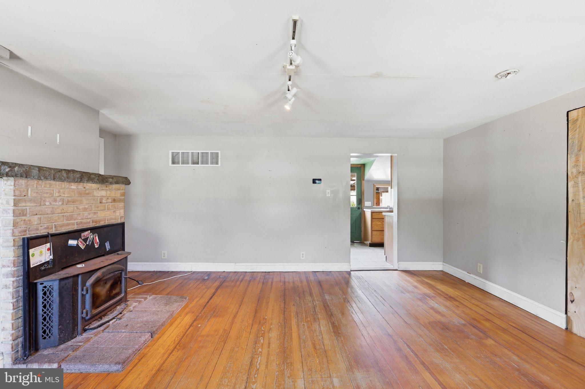 1639 MAIN STREET