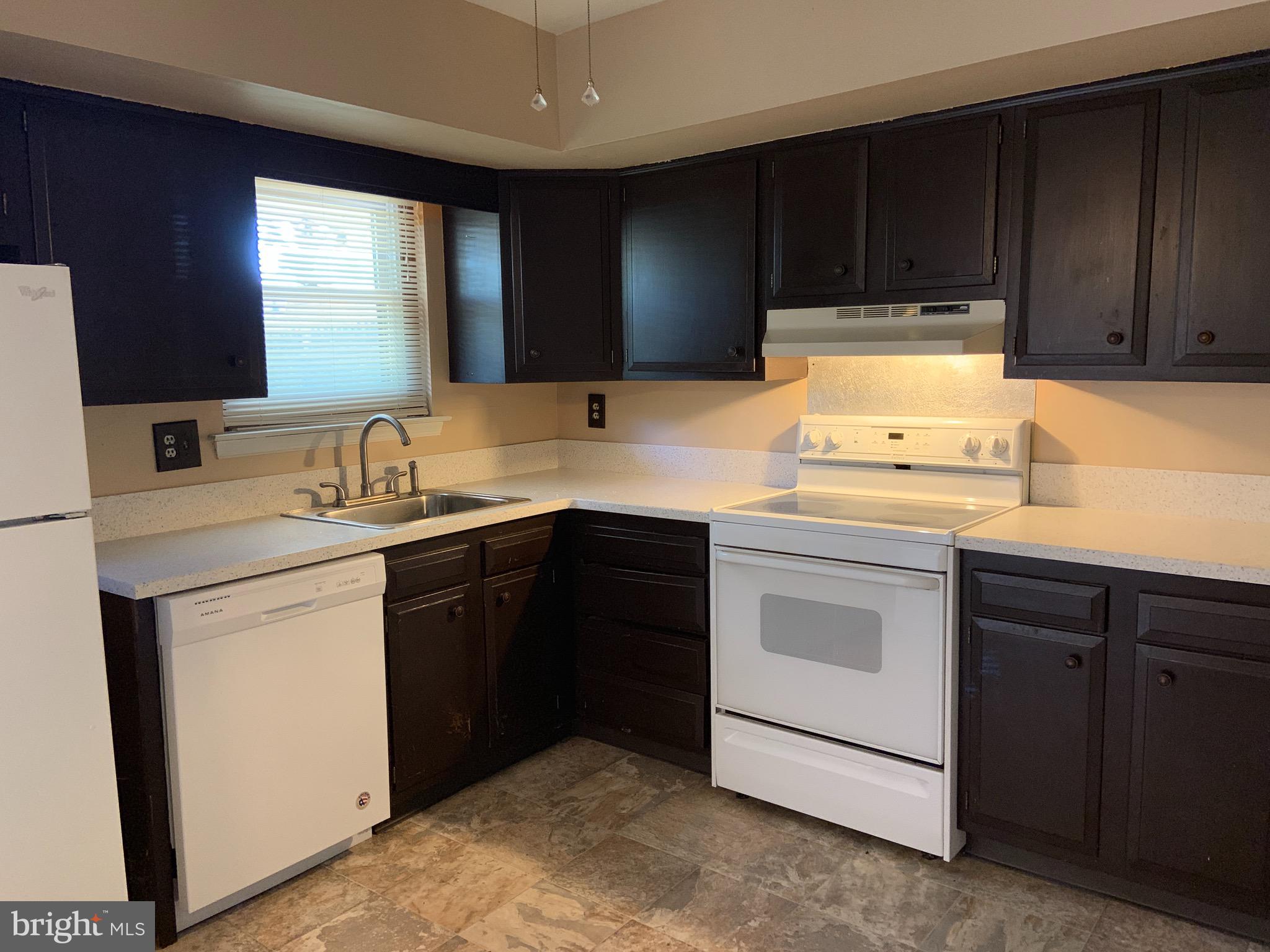 ORCHARD COURTS - Residential Lease