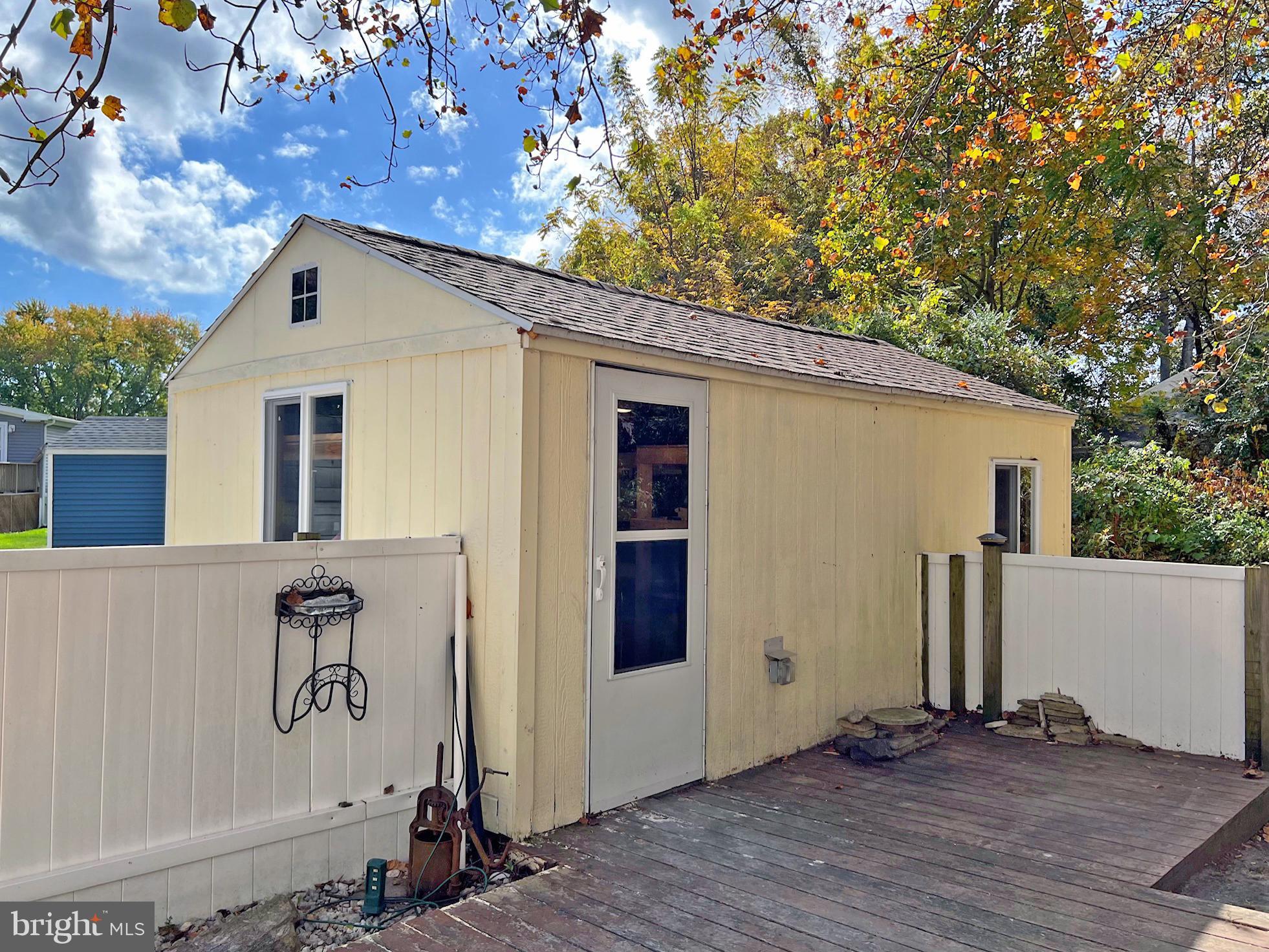 ANGOLA BEACH - Residential