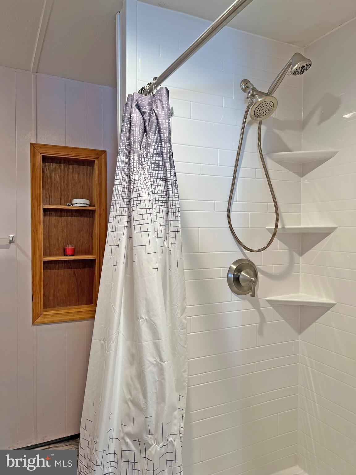 ANGOLA BEACH - Residential