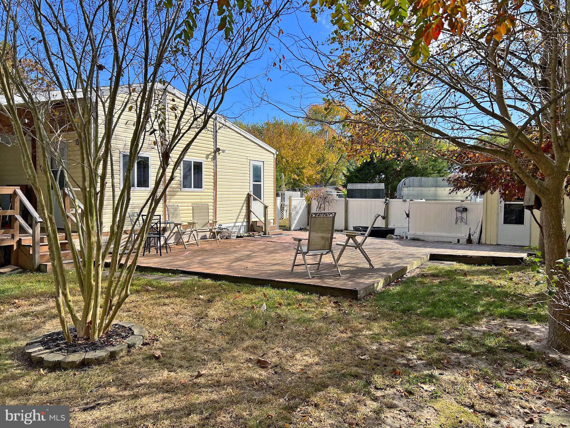 ANGOLA BEACH - Residential