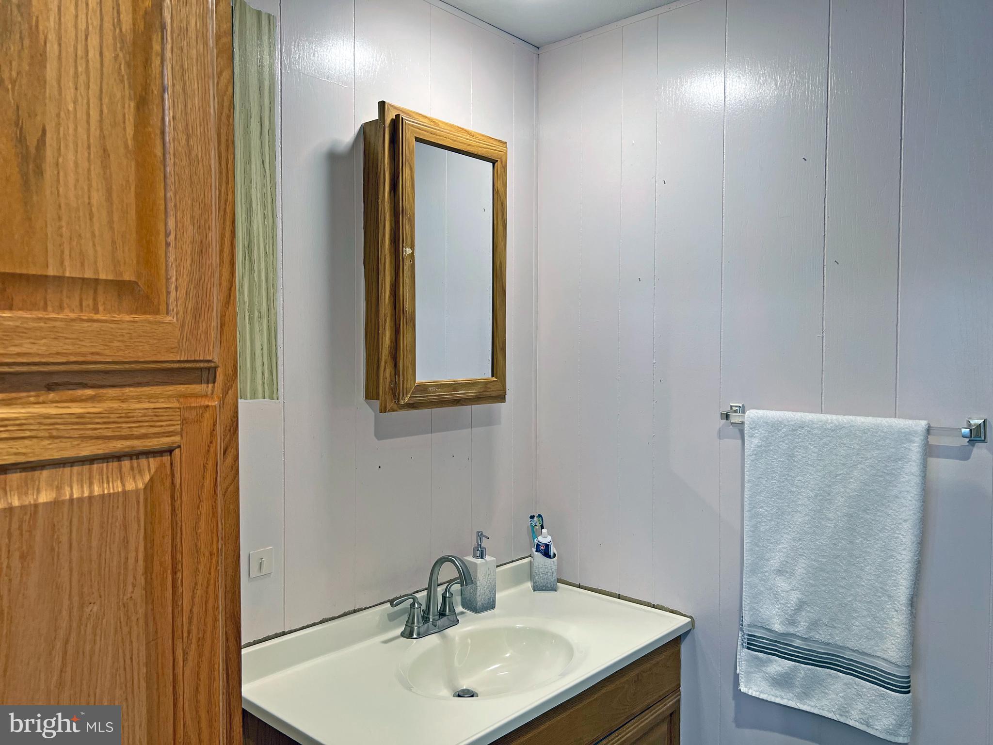 ANGOLA BEACH - Residential