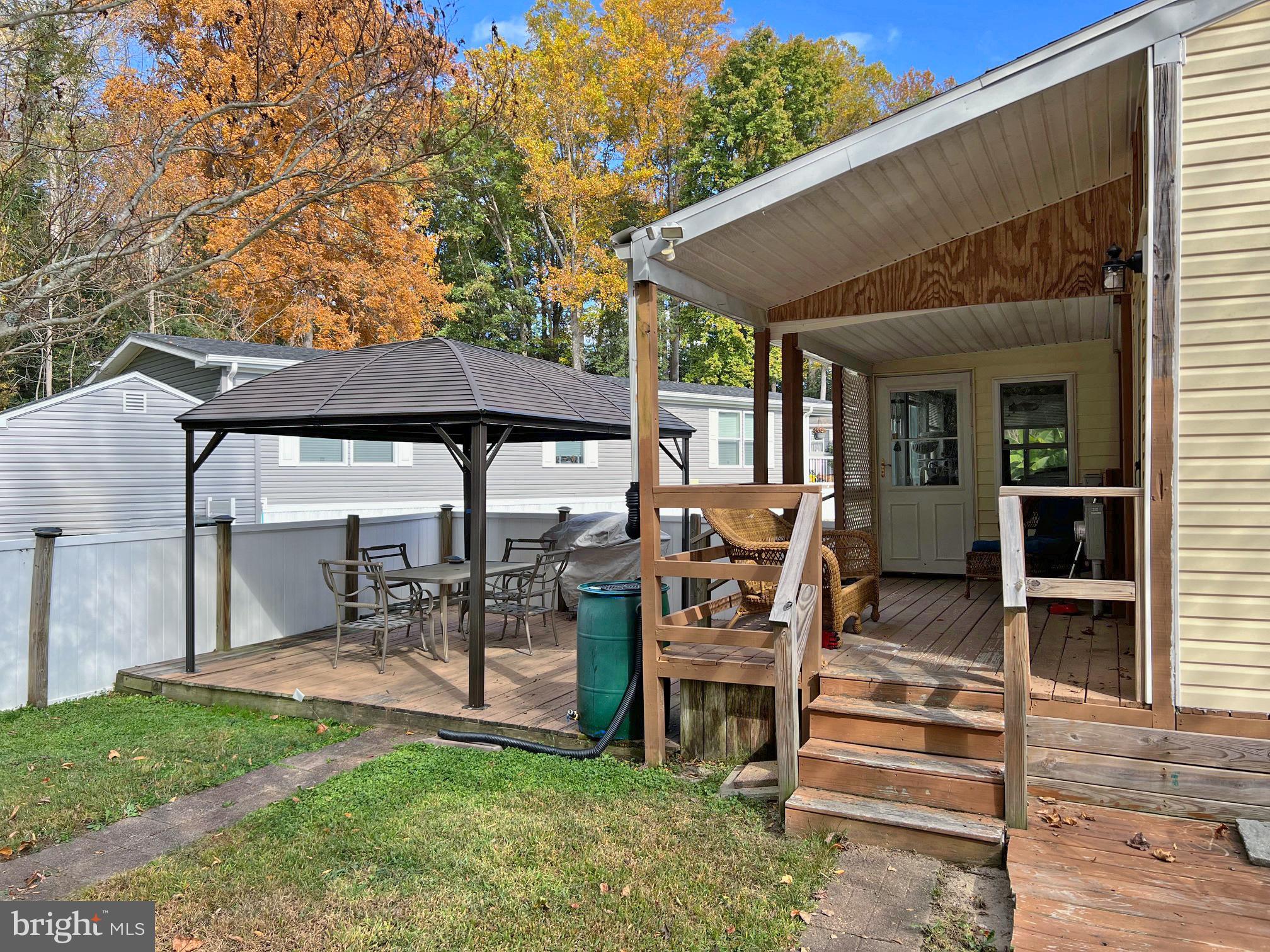 ANGOLA BEACH - Residential