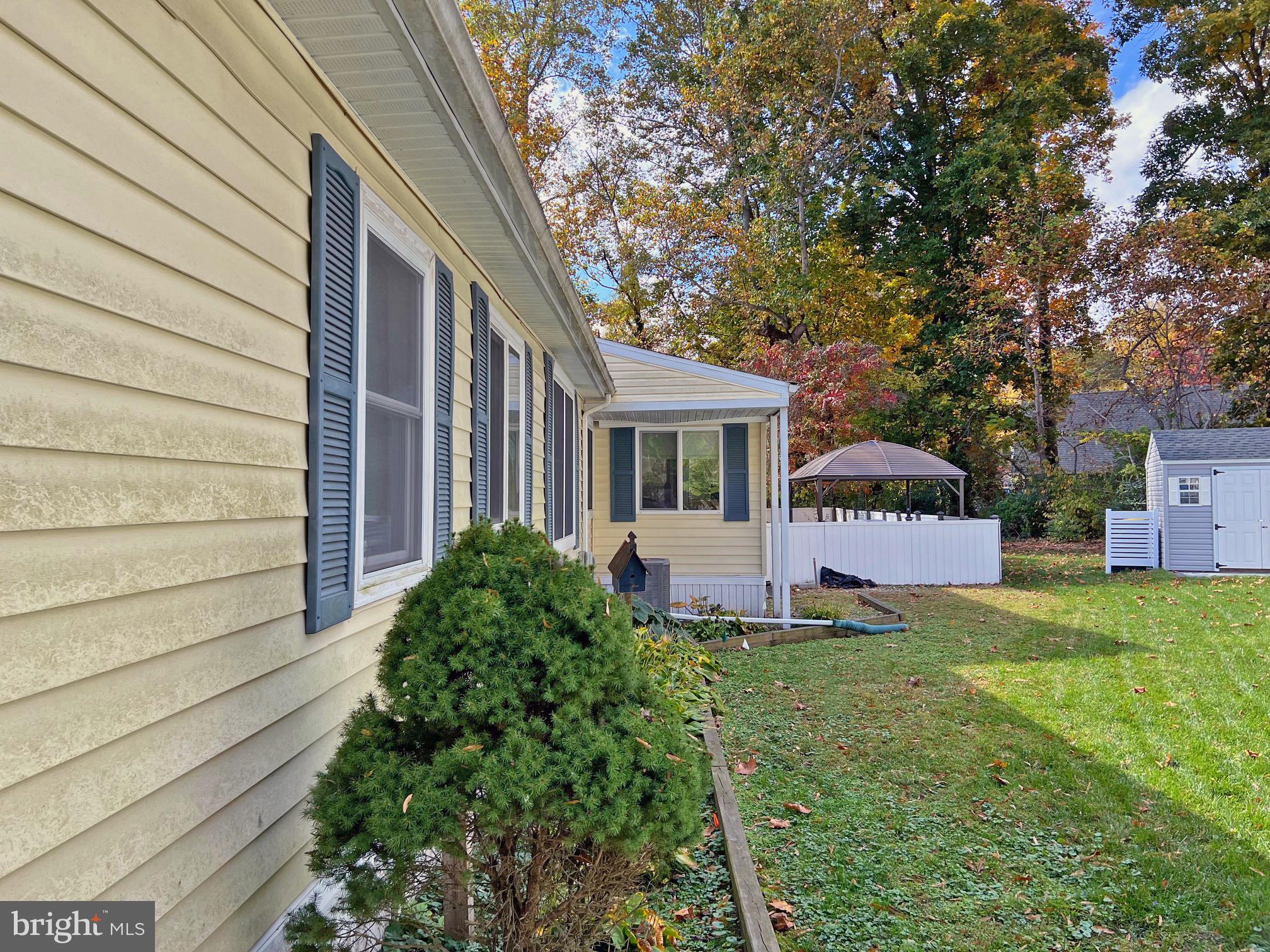 ANGOLA BEACH - Residential