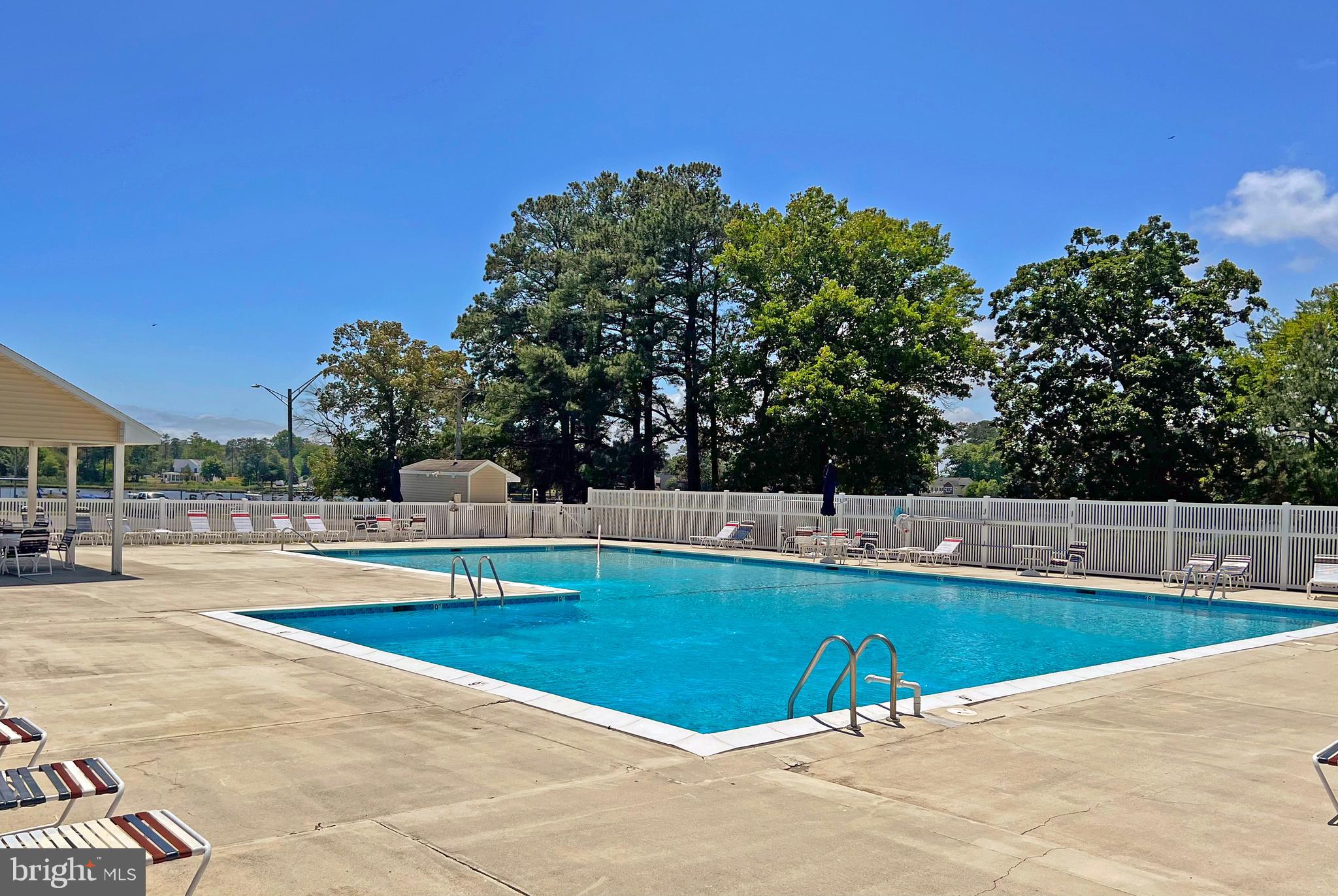 ANGOLA BEACH - Residential