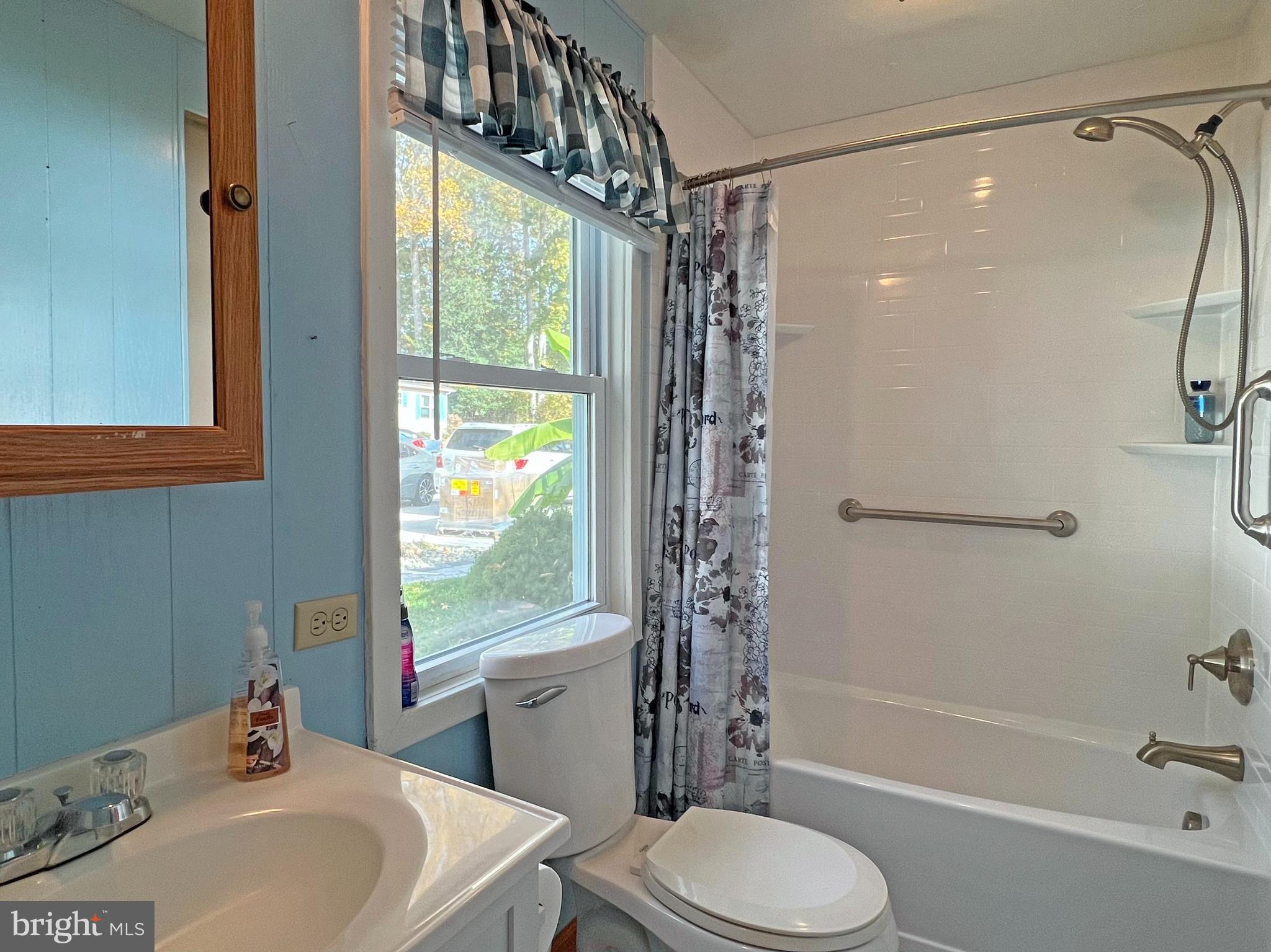 ANGOLA BEACH - Residential