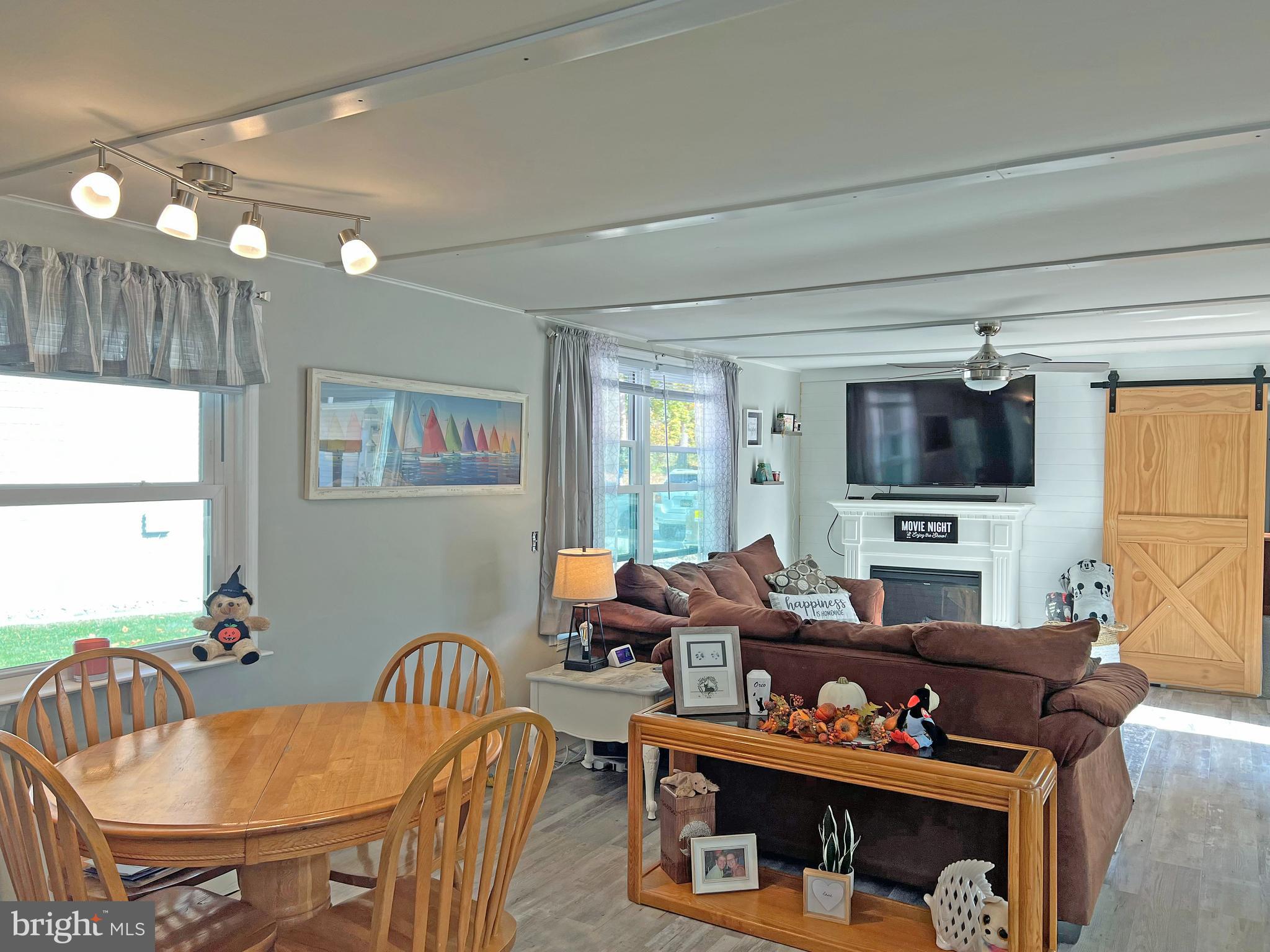 ANGOLA BEACH - Residential