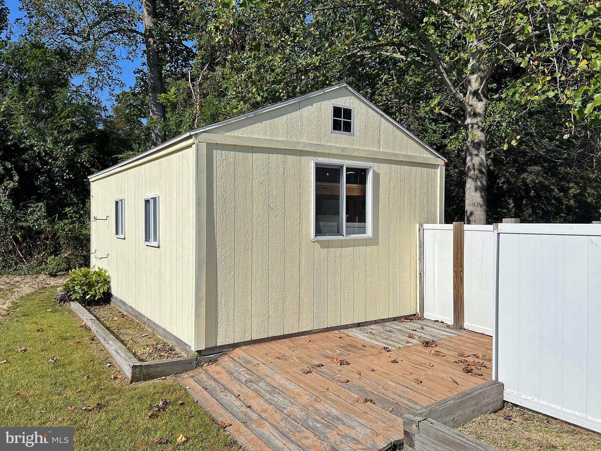 ANGOLA BEACH - Residential