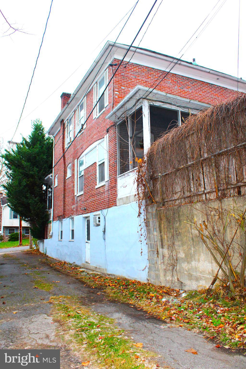 WEST SIDE - Residential