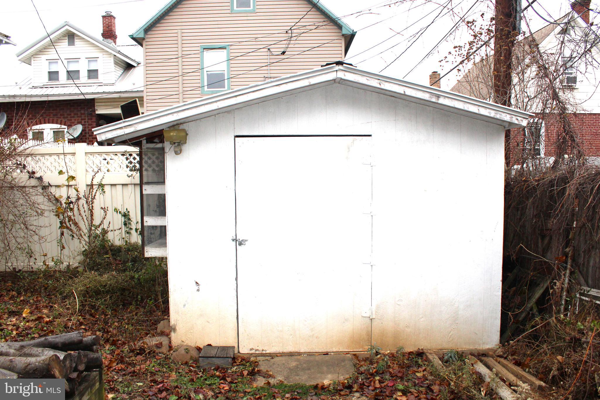 WEST SIDE - Residential