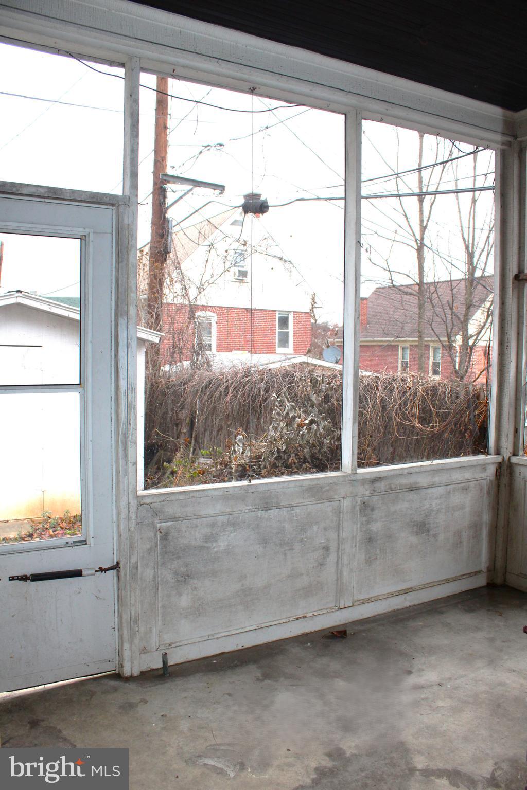 WEST SIDE - Residential