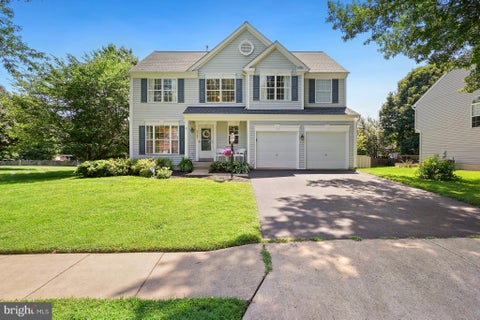 Photo of 7727 Roseberry Farm Dr, MANASSAS, VA 20111 (MLS # VAPW2126192)