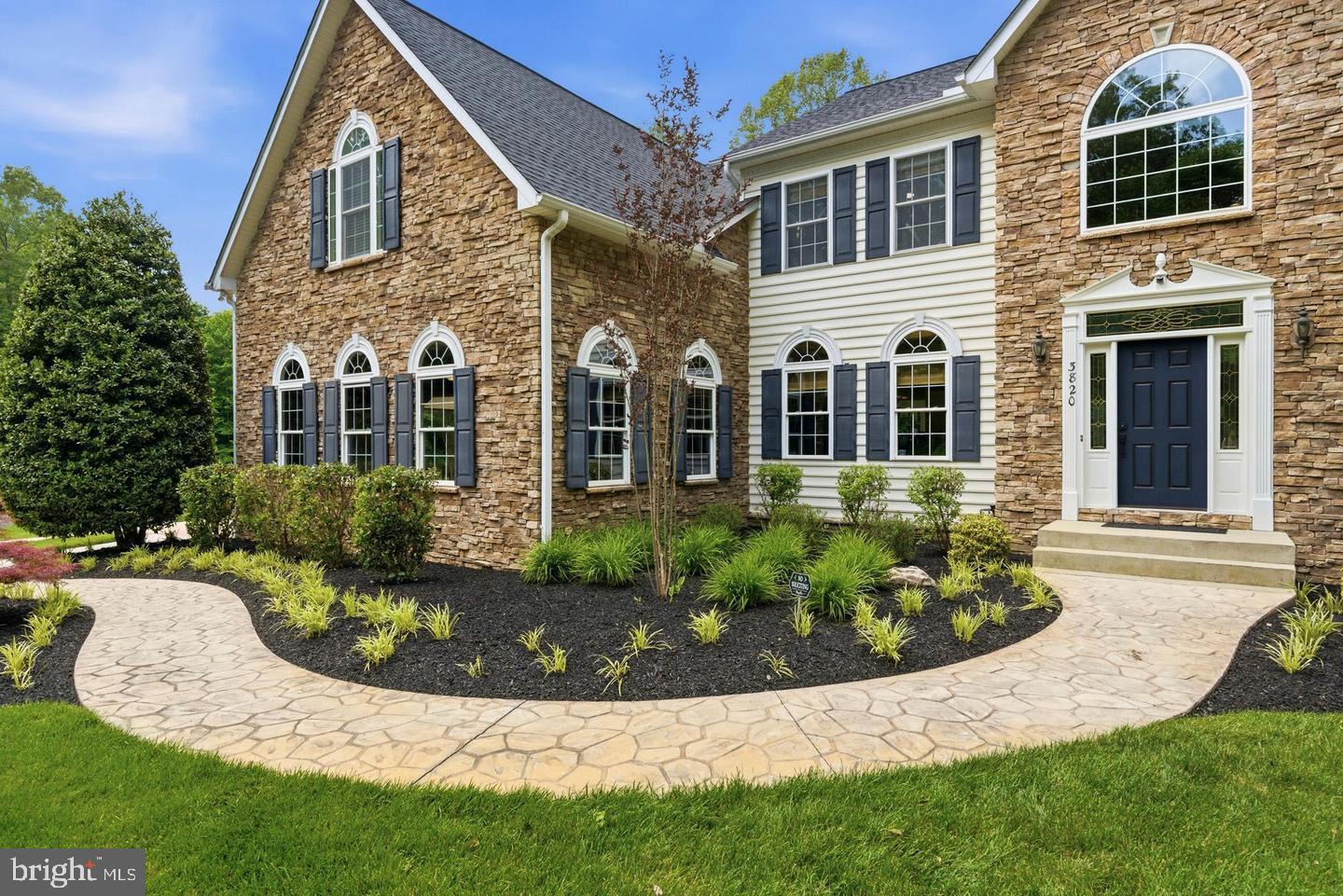 3820 LEAFCREST COURT
