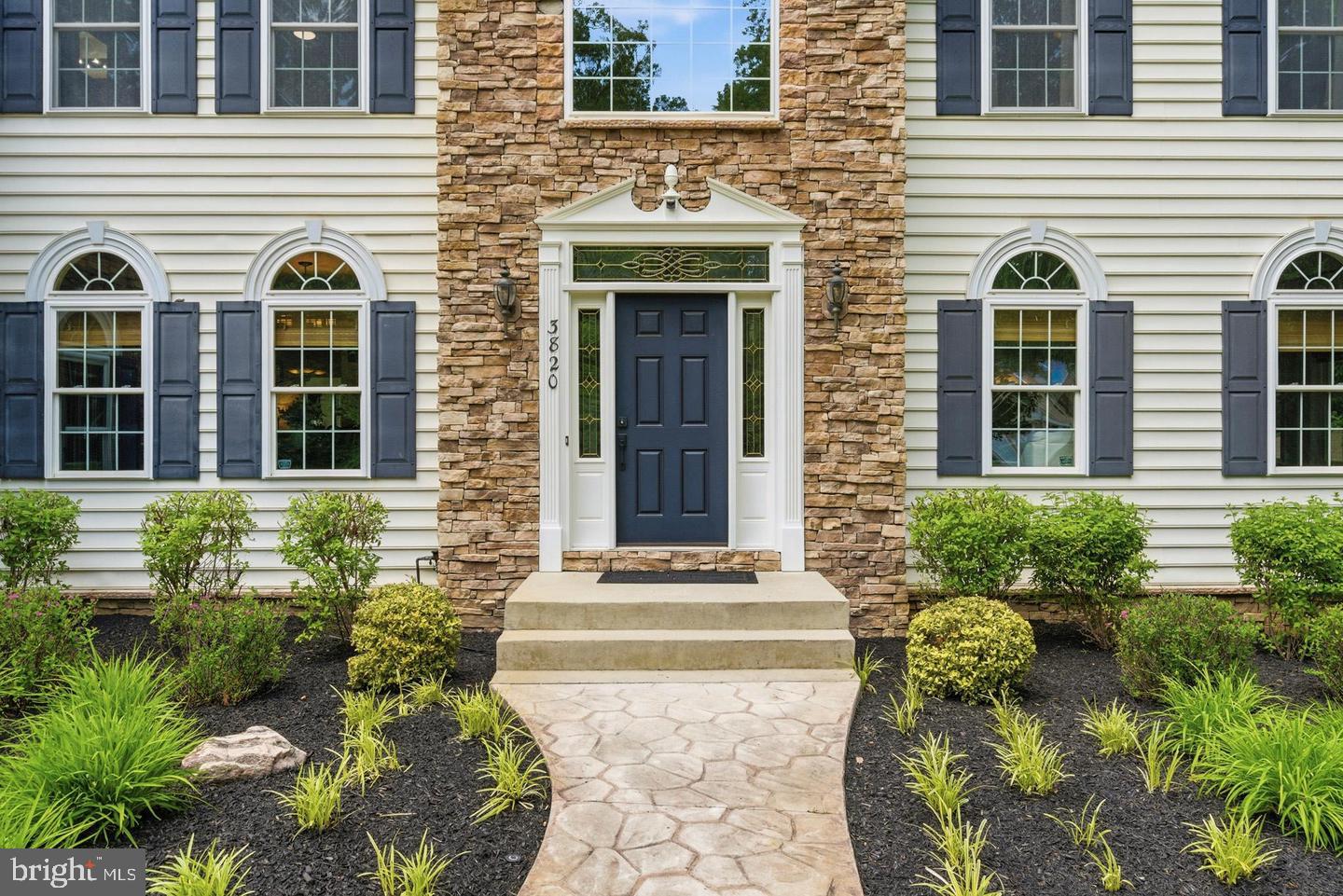 3820 LEAFCREST COURT