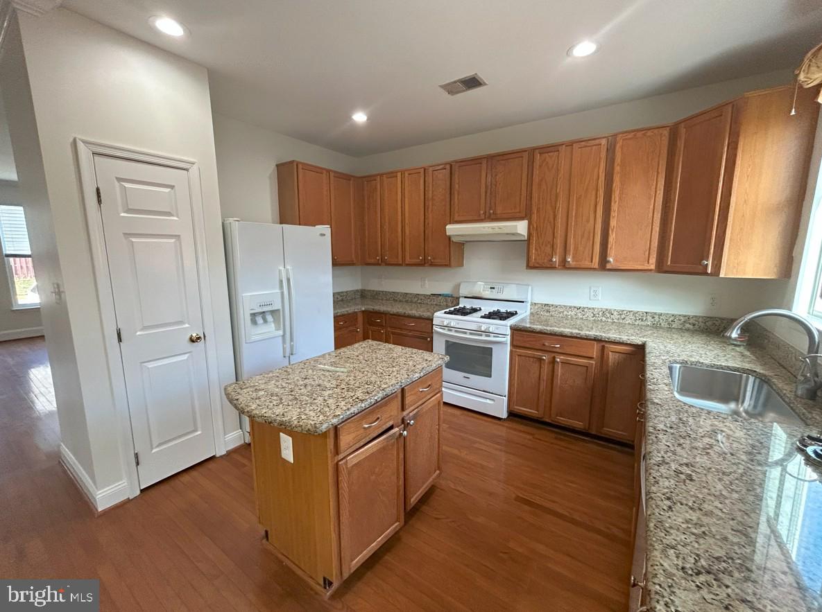 LEE OVERLOOK - Residential Lease