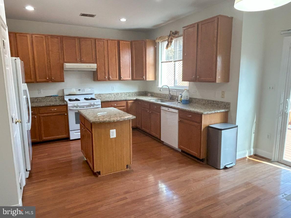 LEE OVERLOOK - Residential Lease