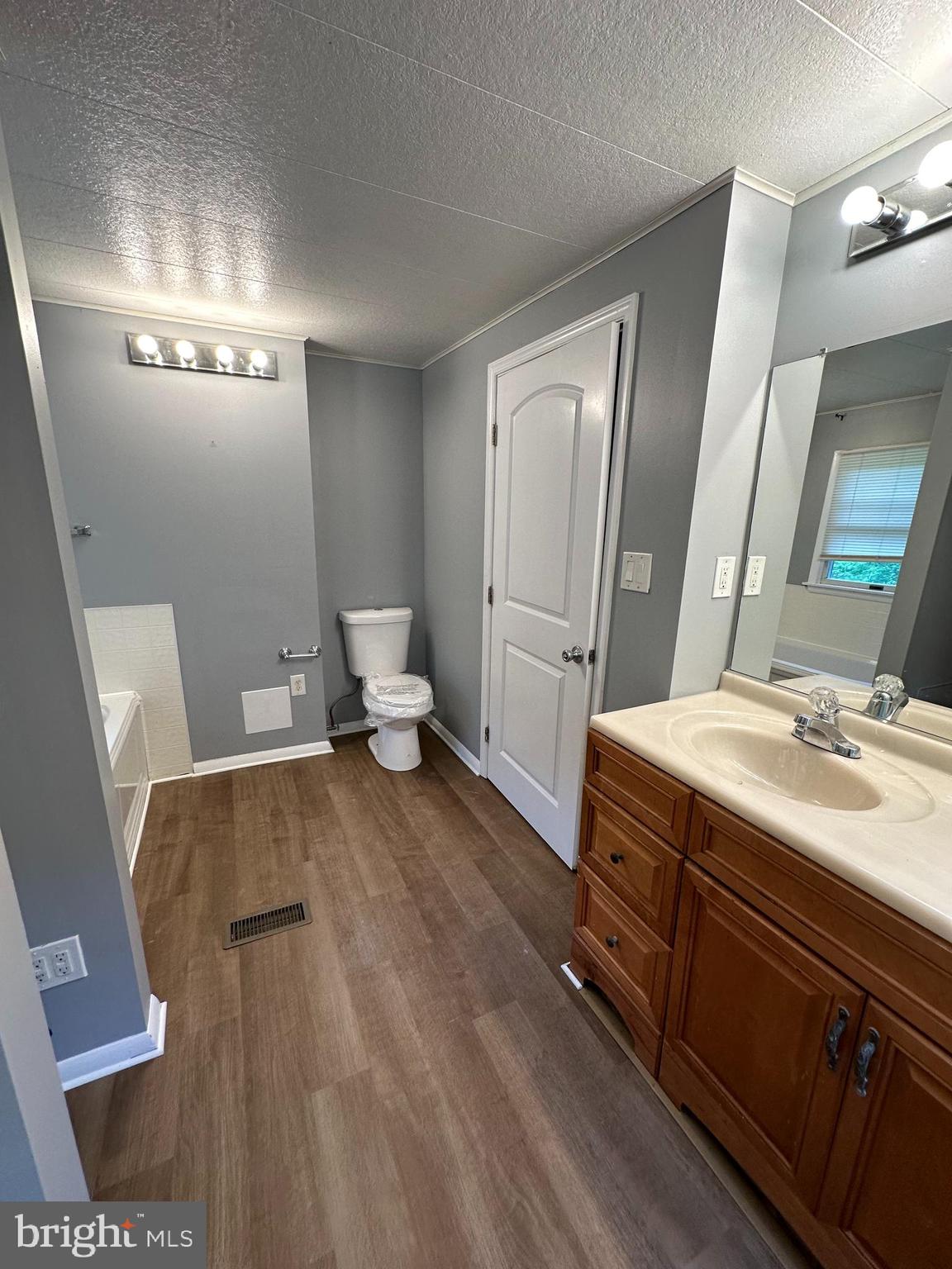 ABINGDON ESTATES - Residential Lease