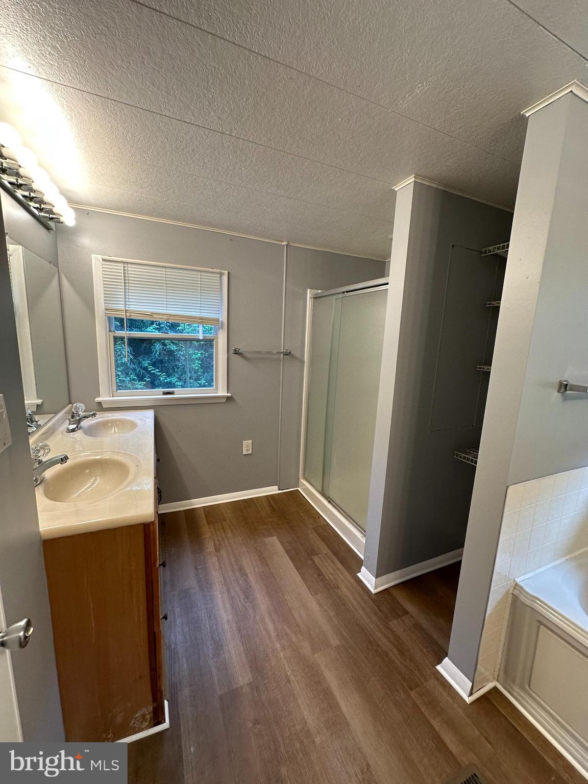 ABINGDON ESTATES - Residential Lease