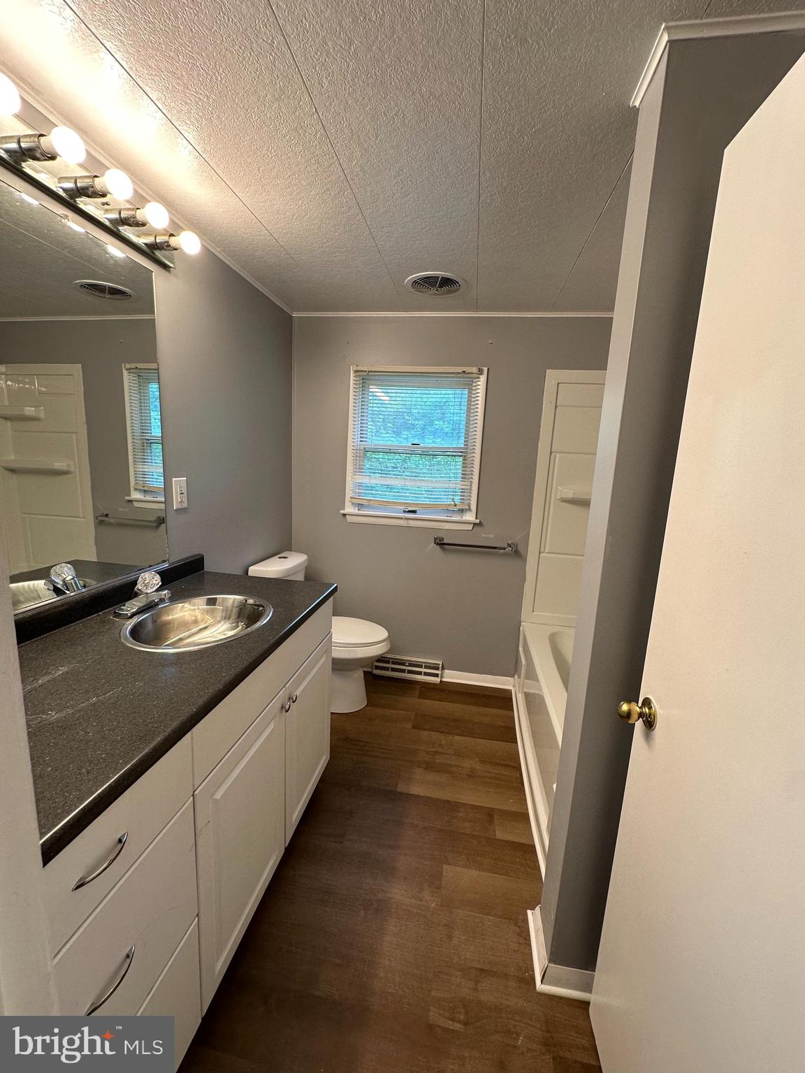 ABINGDON ESTATES - Residential Lease