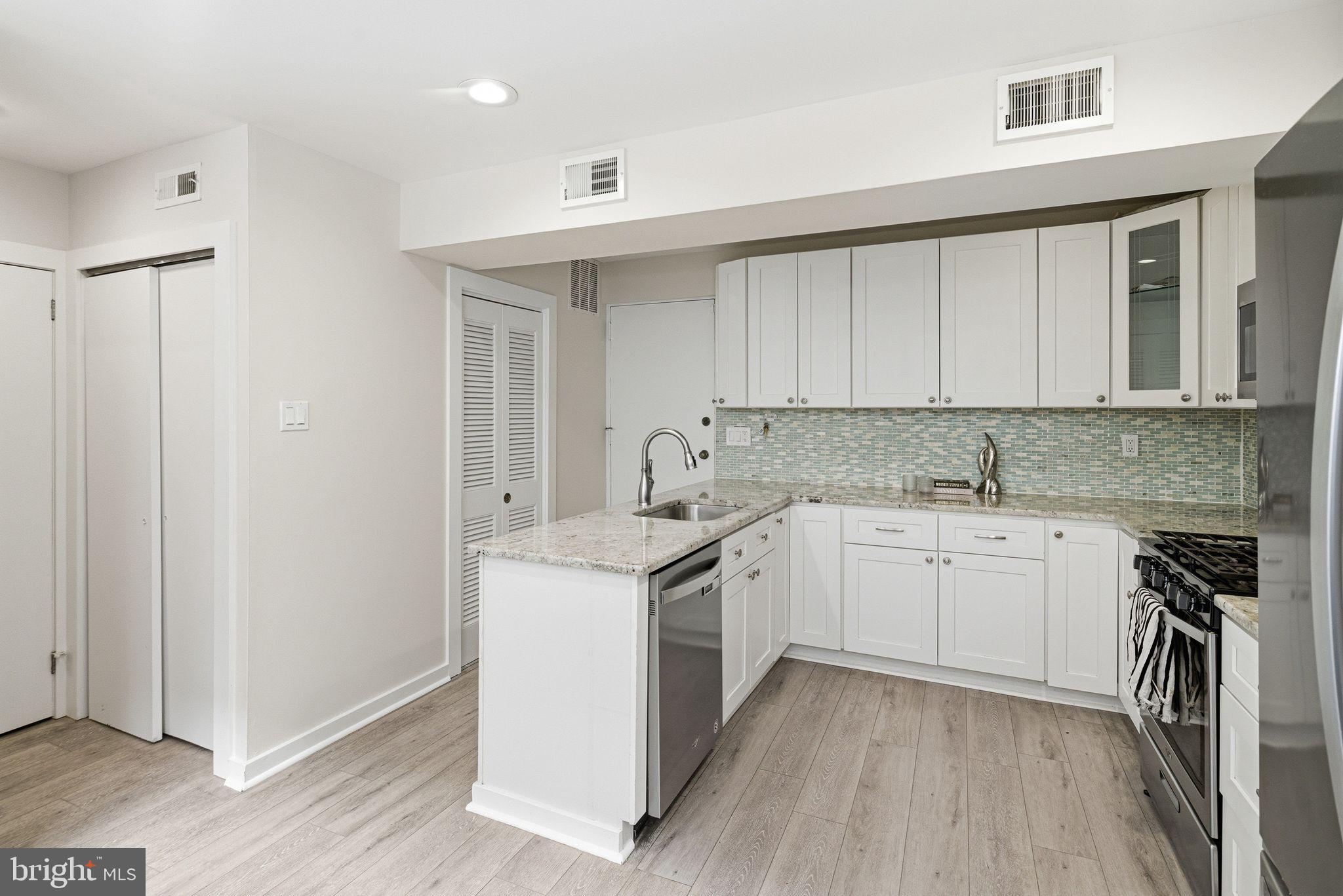 WASHINGTON SQ WEST - Residential