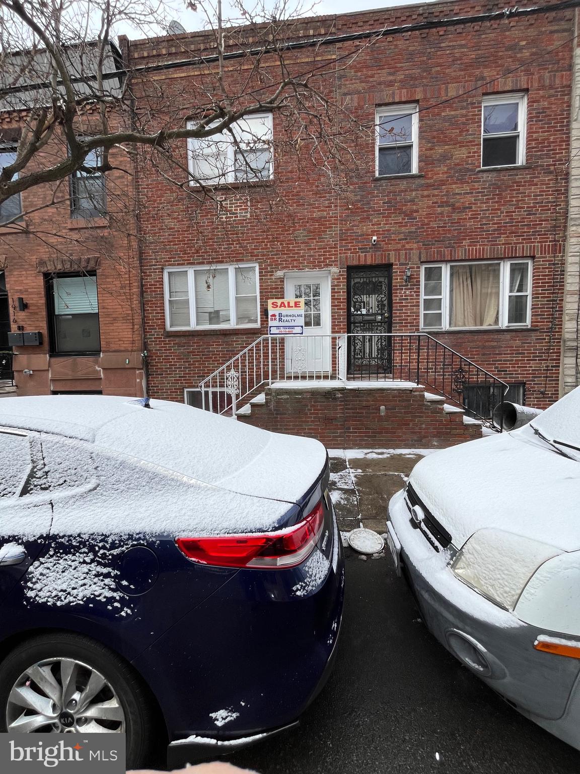 A nice house at a quiet block and ready to move in. Come and see it.