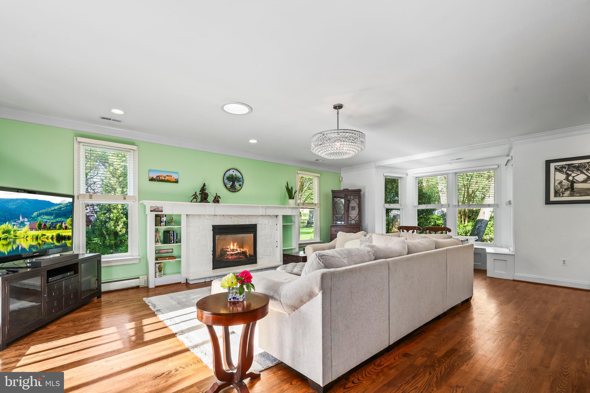 10130 BLAKE LANE