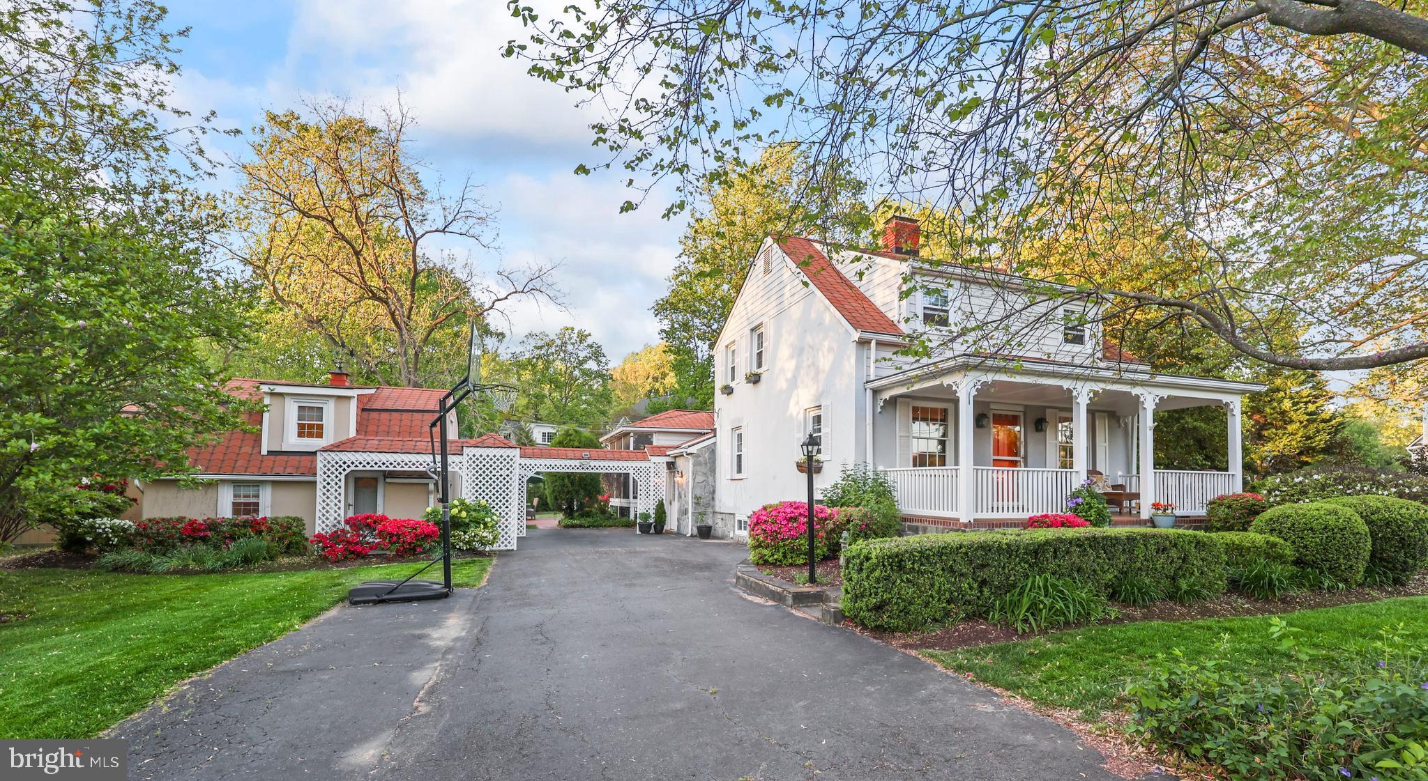 10130 BLAKE LANE