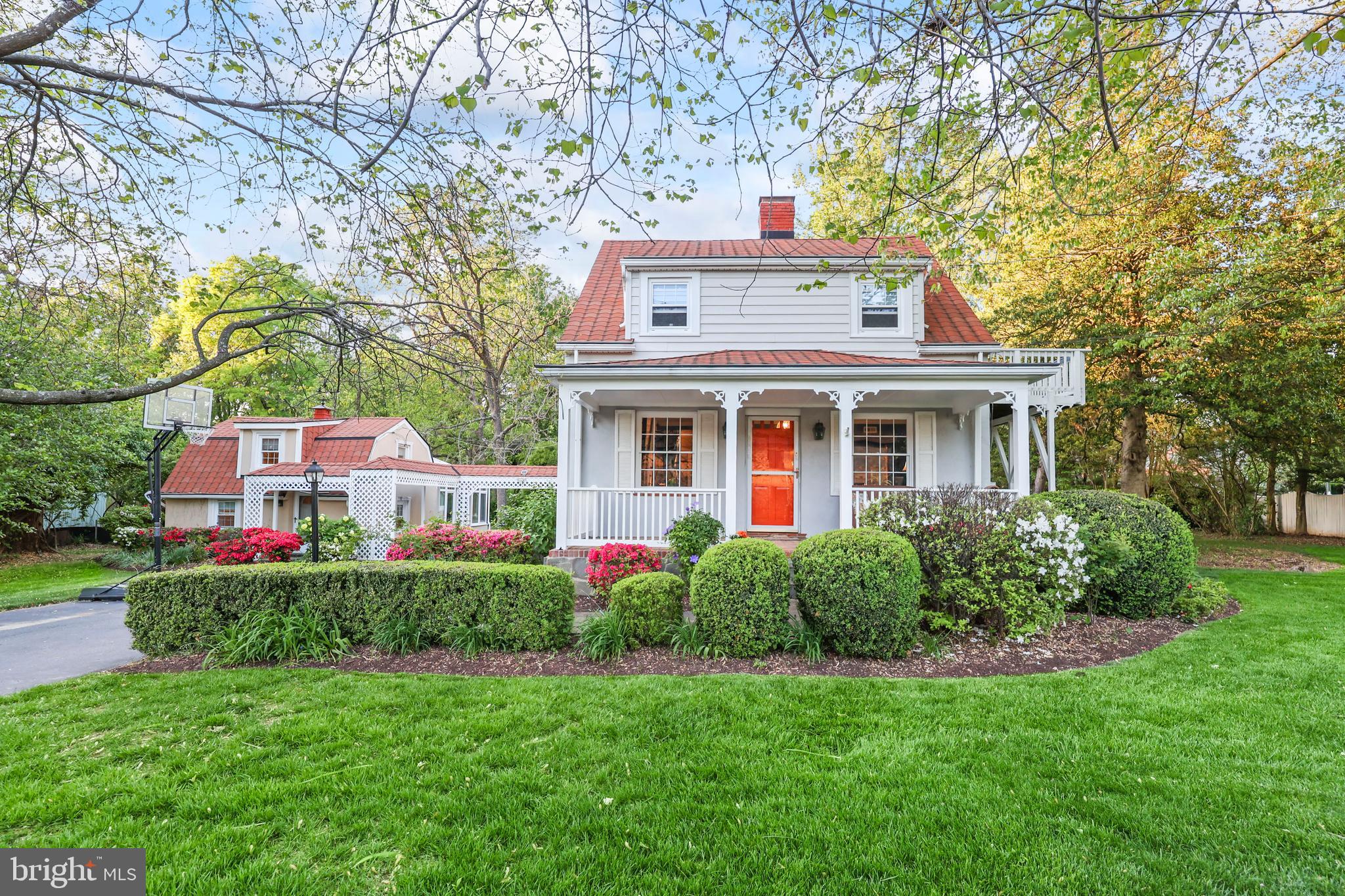 10130 BLAKE LANE